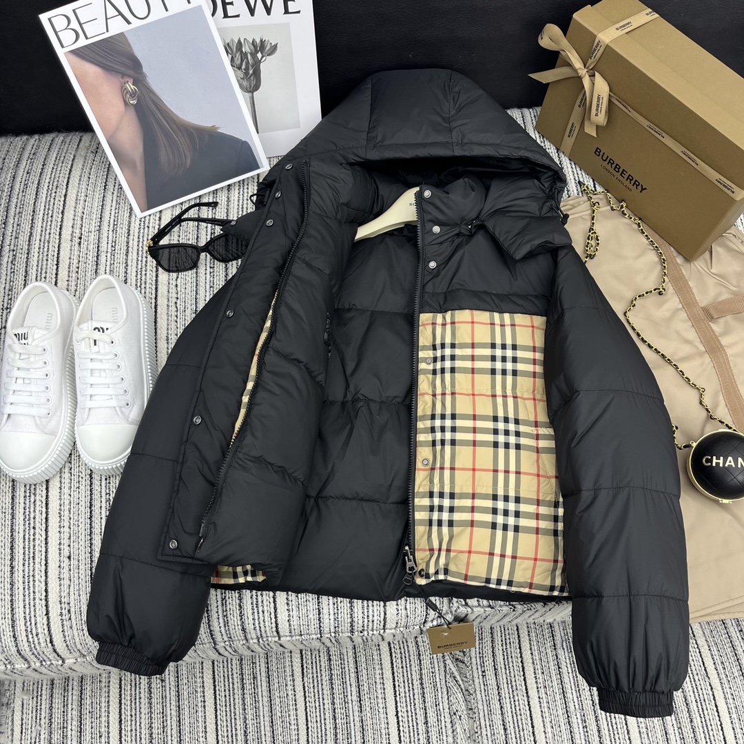 Guangzhou high-end BURBERRY women's plaid reversible short down jacket, detachable hood, lightweight, classic British style, black, sizes S-M-L.-Big cat