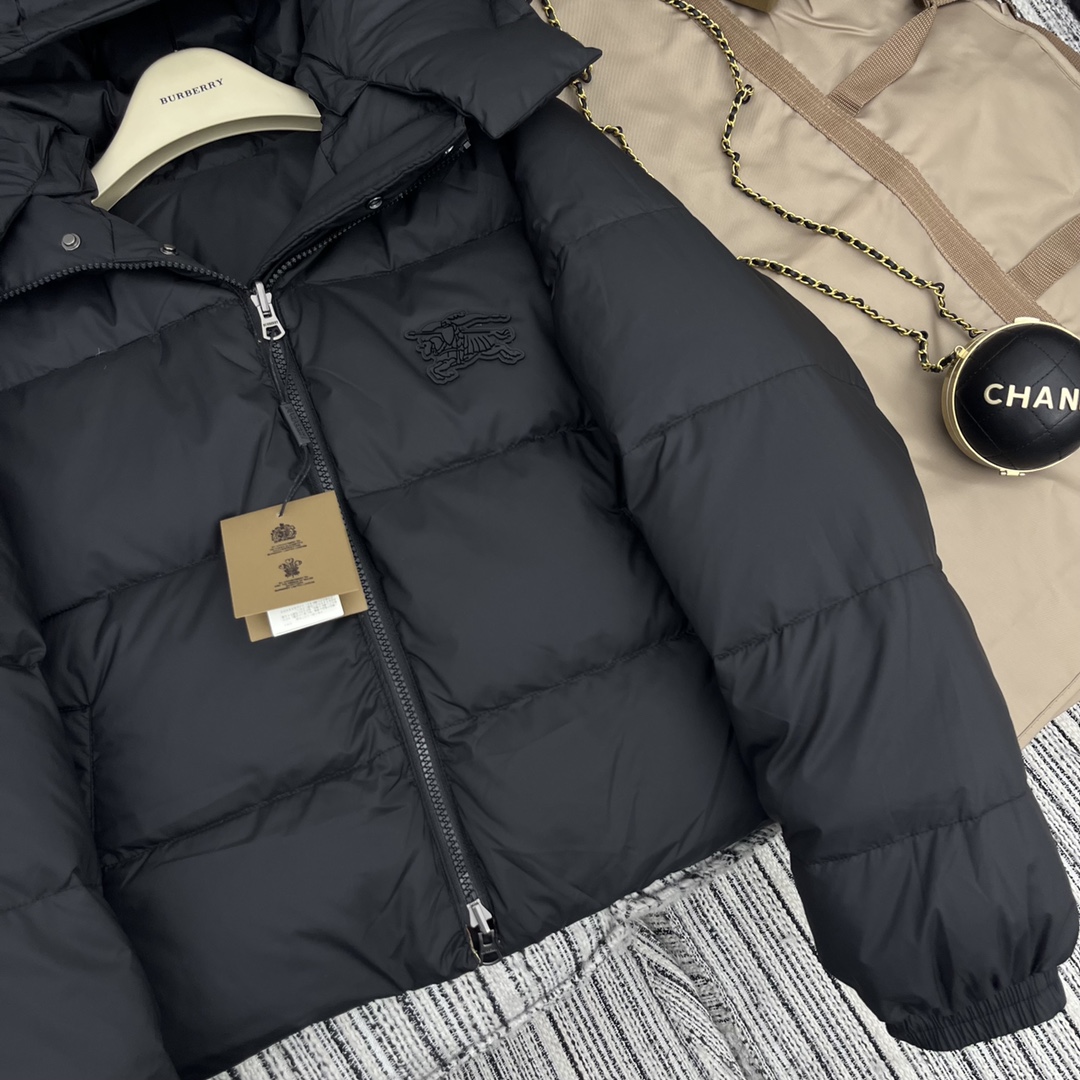 Guangzhou high-end BURBERRY women's plaid reversible short down jacket, detachable hood, dual-wear design. Top custom fabric, 90% white goose down, lightweight warm. Black, sizes S-M-L.-Big cat