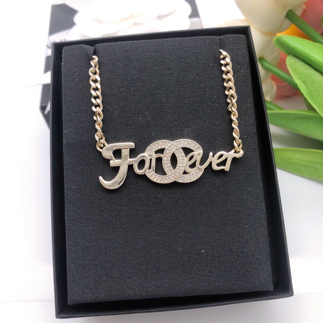 Chanel luxury necklace 2