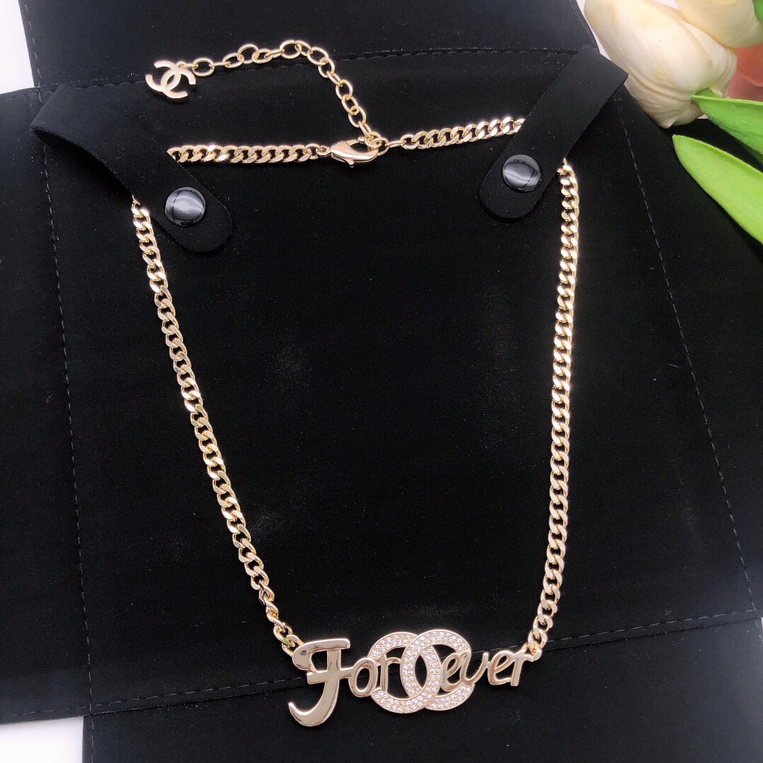 Chanel luxury necklace 4