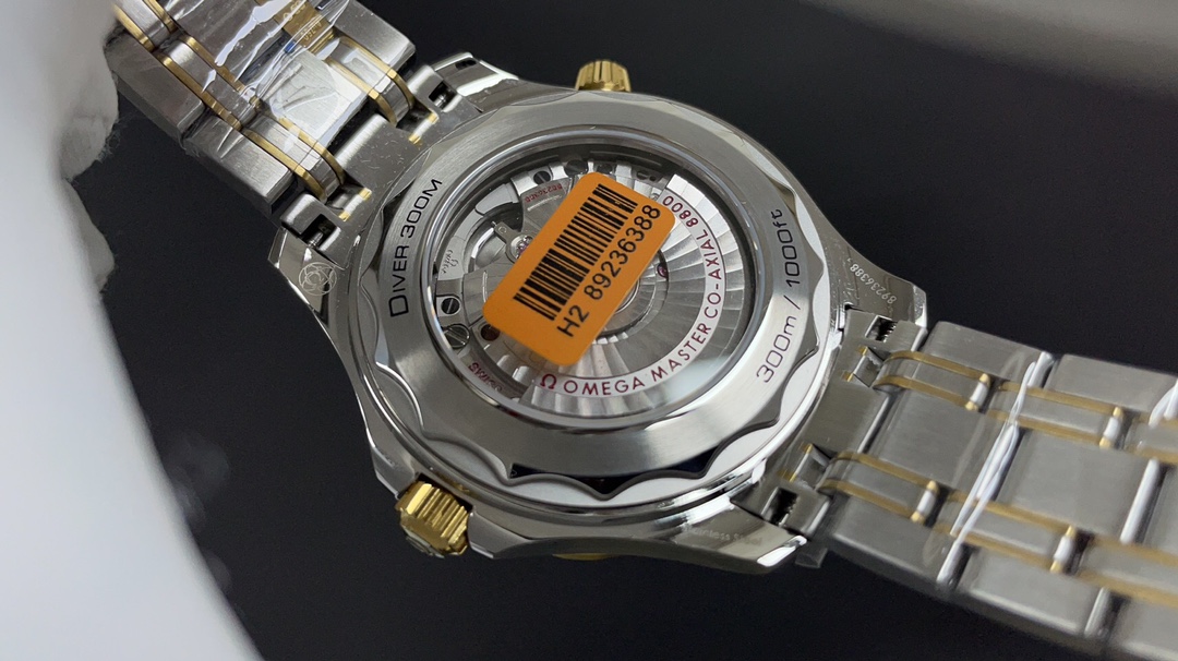 Omega 欧米茄 海马300 间黄金 黑面 42mm 8800机