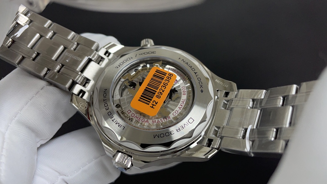 Omega 欧米茄 海马 007 女王密使 42mm 8800机