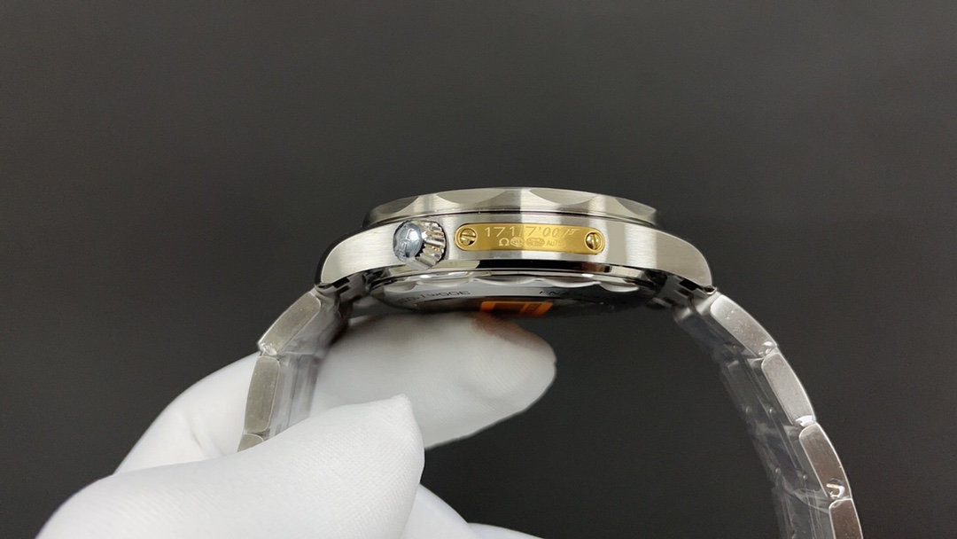 Omega 欧米茄 海马 007 女王密使 42mm 8800机