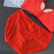 【品名】ELEY 3D立体光面厚杯馒头杯 小胸聚拢加厚必备款【尺码】70-85(AB)【颜色】黑色、灰紫 【品名】ELEY 3D立体光面厚杯馒头杯 小胸聚拢加厚必备款【尺码】70-85(AB)【颜色】黑色、灰紫