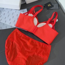 【品名】ELEY 3D立体光面厚杯馒头杯 小胸聚拢加厚必备款【尺码】70-85(AB)【颜色】黑色、灰紫 【品名】ELEY 3D立体光面厚杯馒头杯 小胸聚拢加厚必备款【尺码】70-85(AB)【颜色】黑色、灰紫
