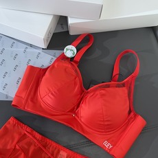 【品名】ELEY 3D立体光面厚杯馒头杯 小胸聚拢加厚必备款【尺码】70-85(AB)【颜色】黑色、灰紫 【品名】ELEY 3D立体光面厚杯馒头杯 小胸聚拢加厚必备款【尺码】70-85(AB)【颜色】黑色、灰紫