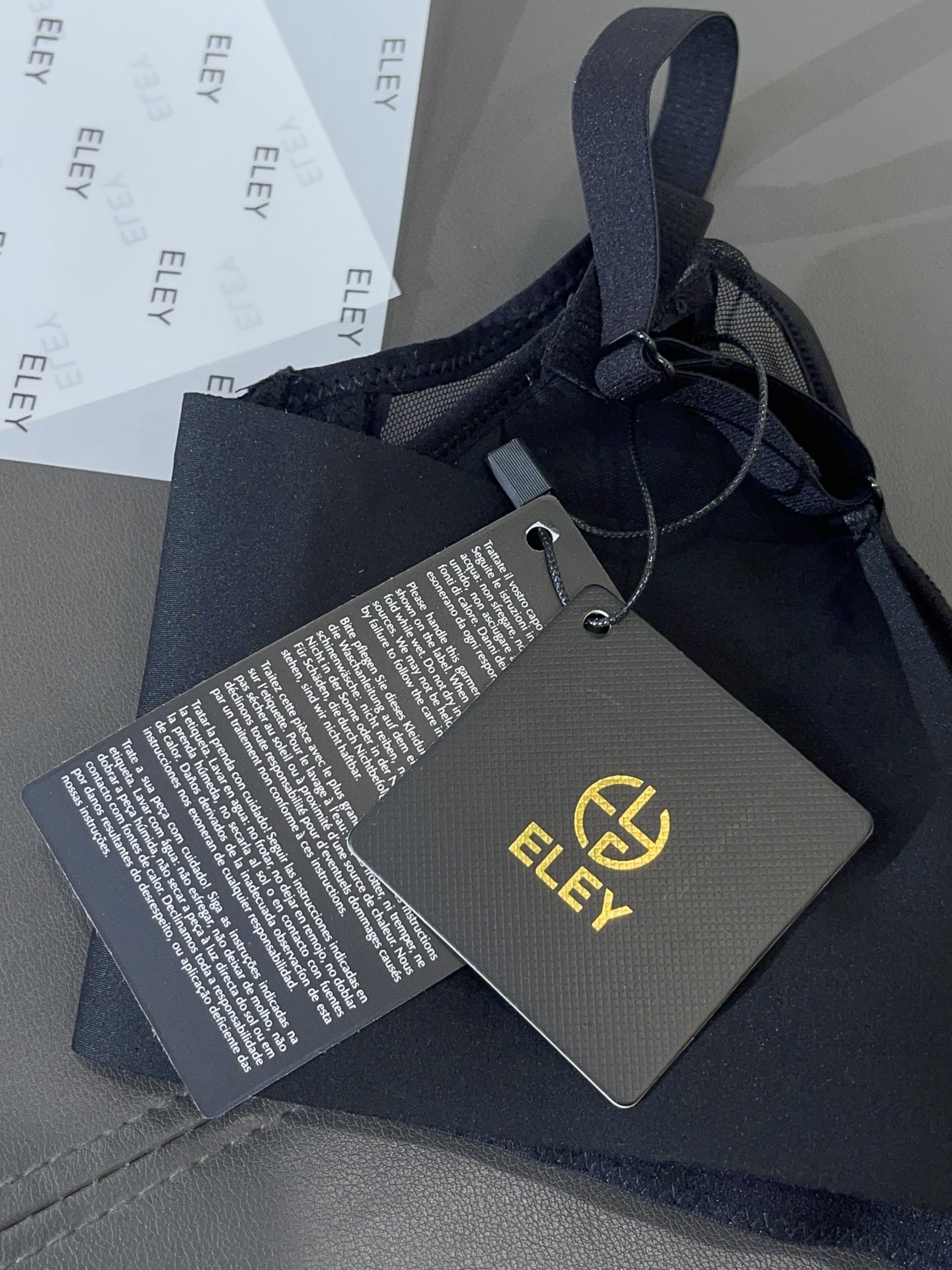 【品名】ELEY 3D立体光面厚杯馒头杯 小胸聚拢加厚必备款【尺码】70-85（AB）【颜色】黑色、灰紫
