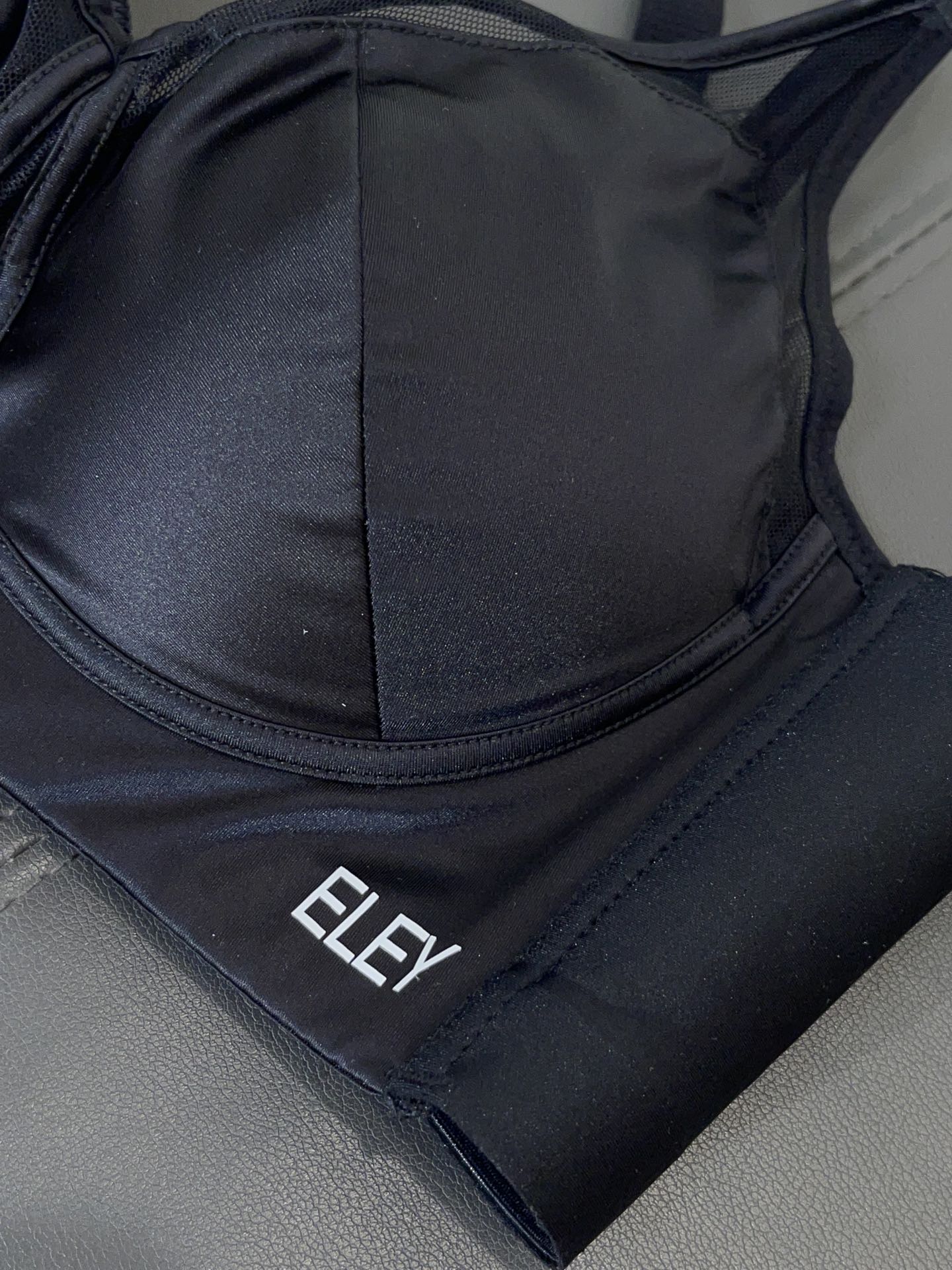 【品名】ELEY 3D立体光面厚杯馒头杯 小胸聚拢加厚必备款【尺码】70-85（AB）【颜色】黑色、灰紫
