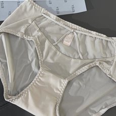 【品名】ELEY 3D立体光面厚杯馒头杯 小胸聚拢加厚必备款【尺码】70-85(AB)【颜色】黑色、灰紫 【品名】ELEY 3D立体光面厚杯馒头杯 小胸聚拢加厚必备款【尺码】70-85(AB)【颜色】黑色、灰紫