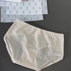 【品名】ELEY 3D立体光面厚杯馒头杯 小胸聚拢加厚必备款【尺码】70-85(AB)【颜色】黑色、灰紫 【品名】ELEY 3D立体光面厚杯馒头杯 小胸聚拢加厚必备款【尺码】70-85(AB)【颜色】黑色、灰紫