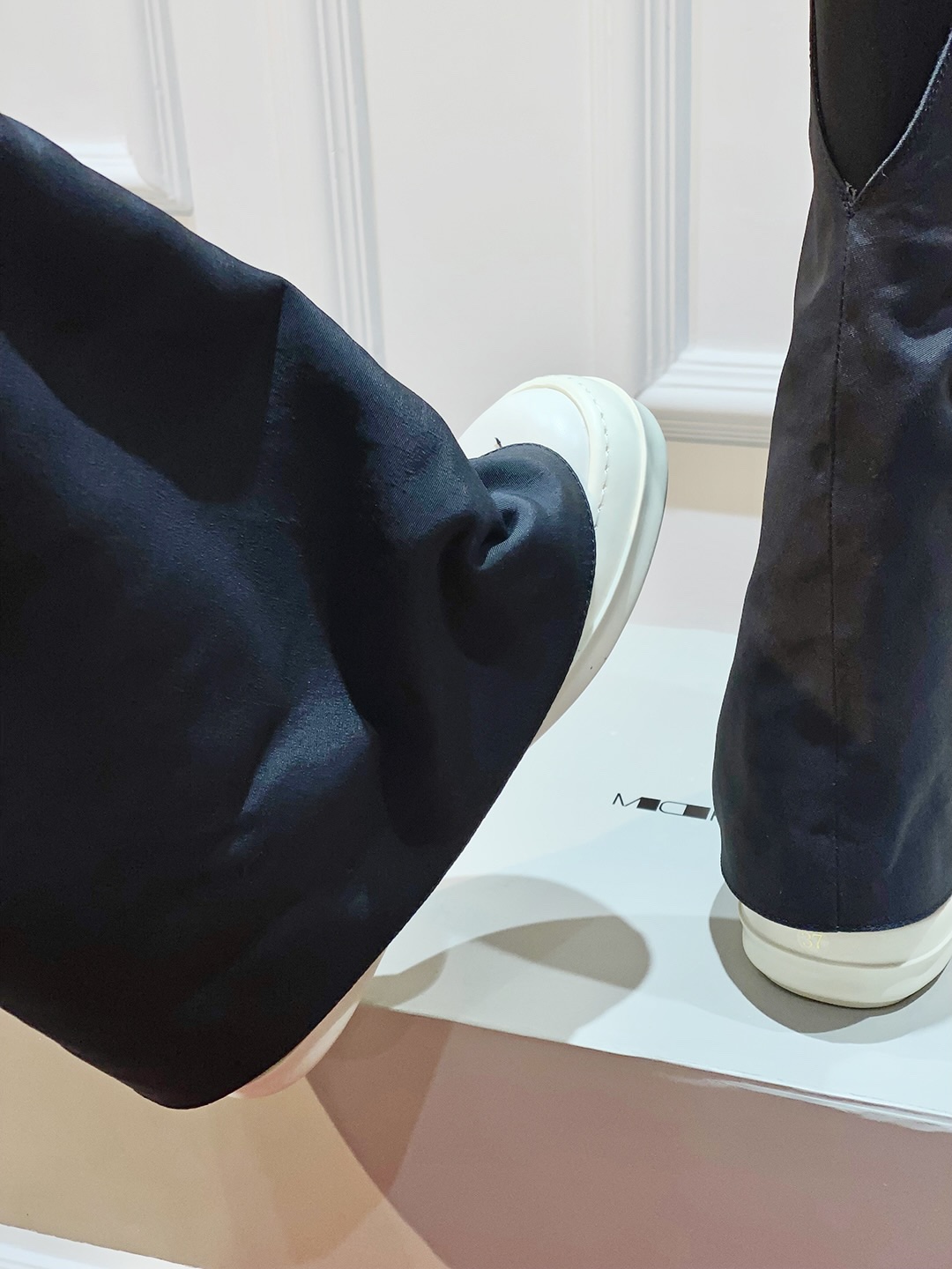 Trendy Rick Owens Pocket Boots: Stylish Autumn Footwear for Fashionable Girls - 图片 7