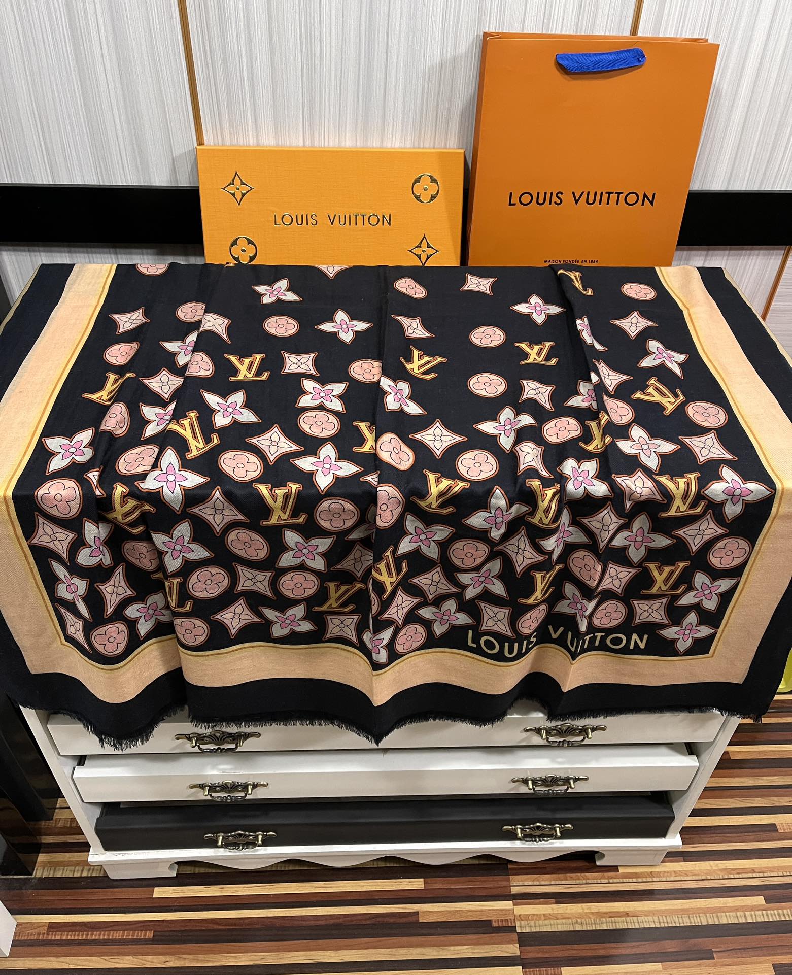 LV路易威登300支羊绒长巾