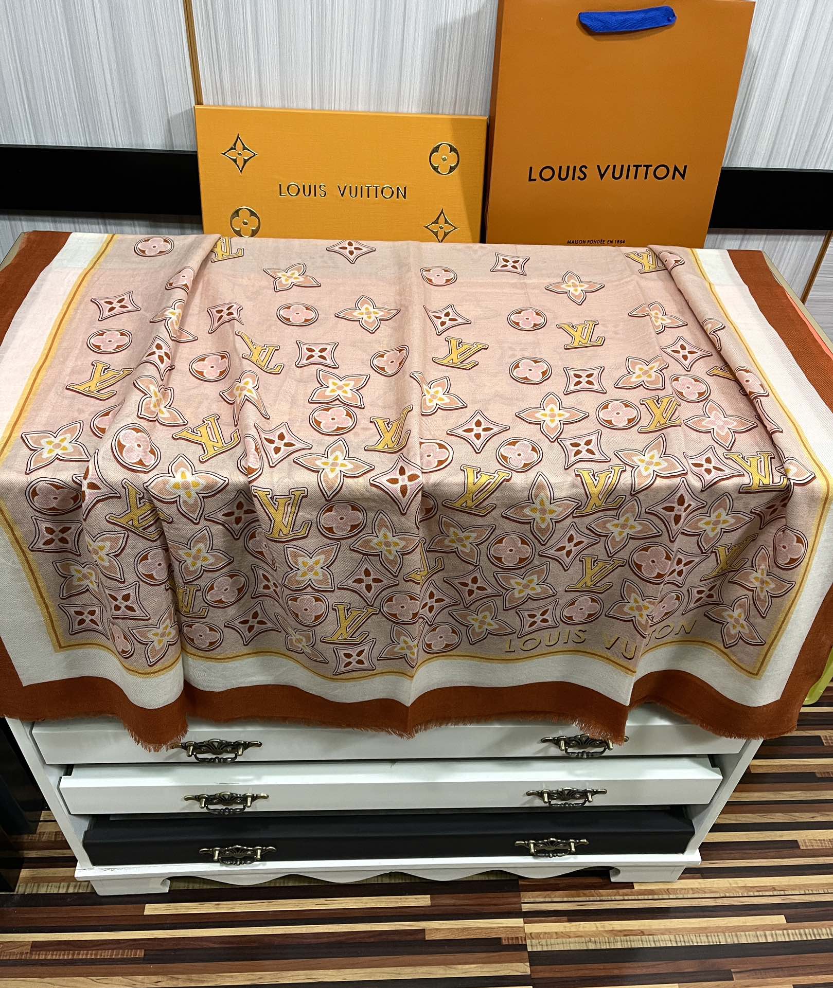 LV路易威登300支羊绒长巾