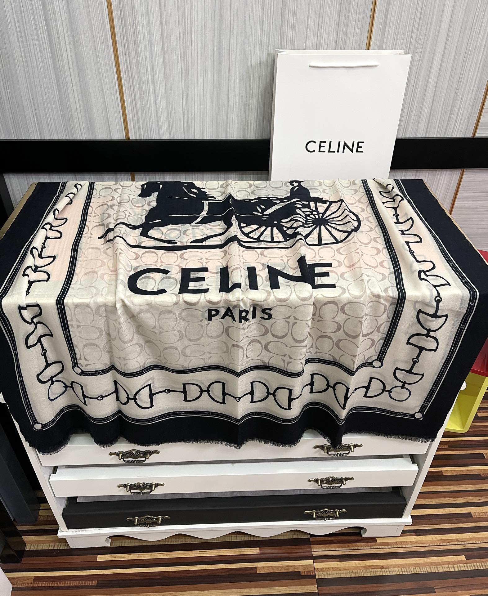 CELINE赛琳戒指绒长巾