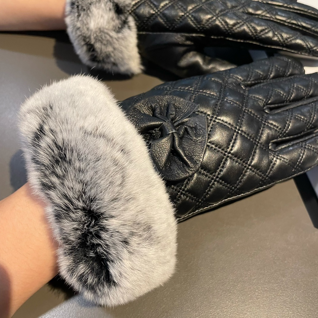 Chanel香奈儿秋冬懒兔毛羊皮手套手机触屏值得对比同款不同品质秒杀市场差产品进口一级羊皮懒兔毛内里加绒