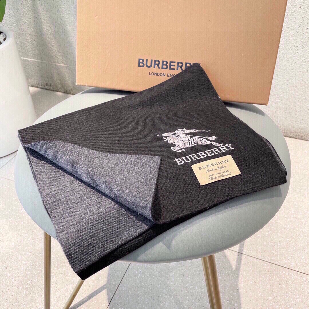 Burberry巴宝莉经典战马100%进口针织羊绒围巾