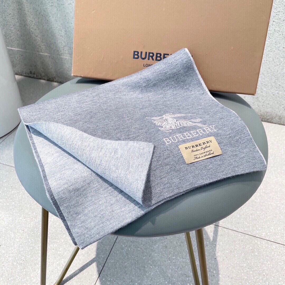 Burberry巴宝莉经典战马100%进口针织羊绒围巾