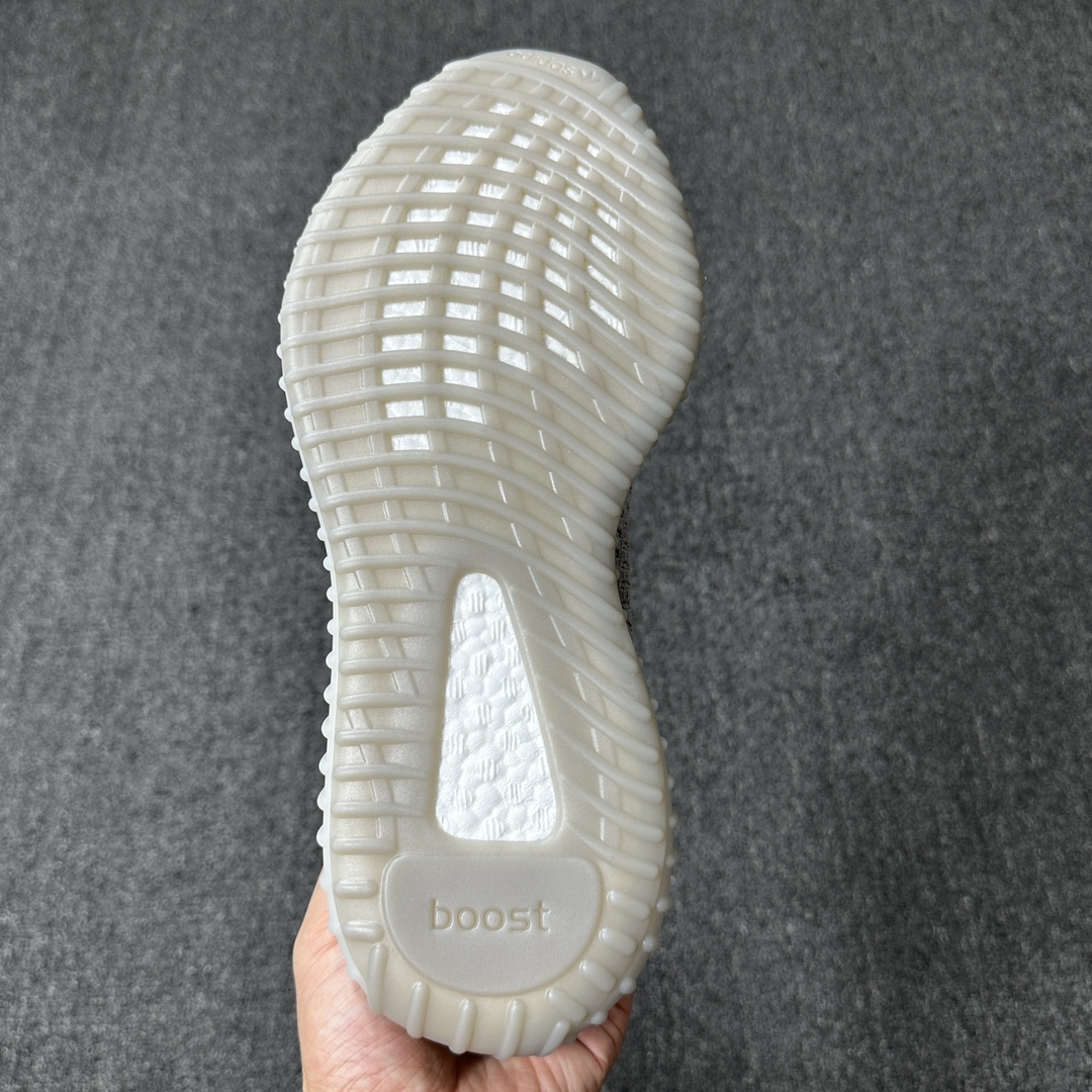 Yeezy尾灯鞋码36-48总裁L版