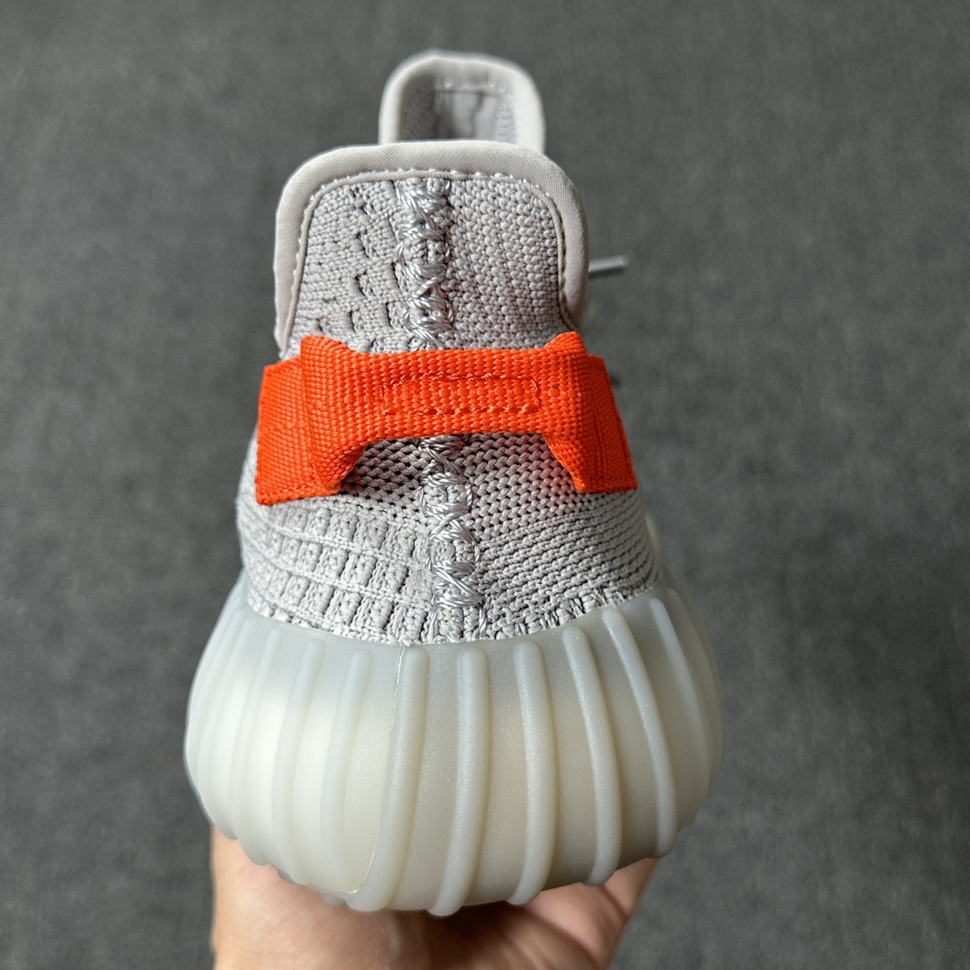 Yeezy尾灯鞋码36-48总裁L版