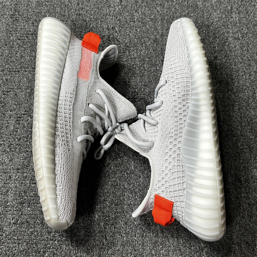 Yeezy尾灯鞋码36-48总裁L版