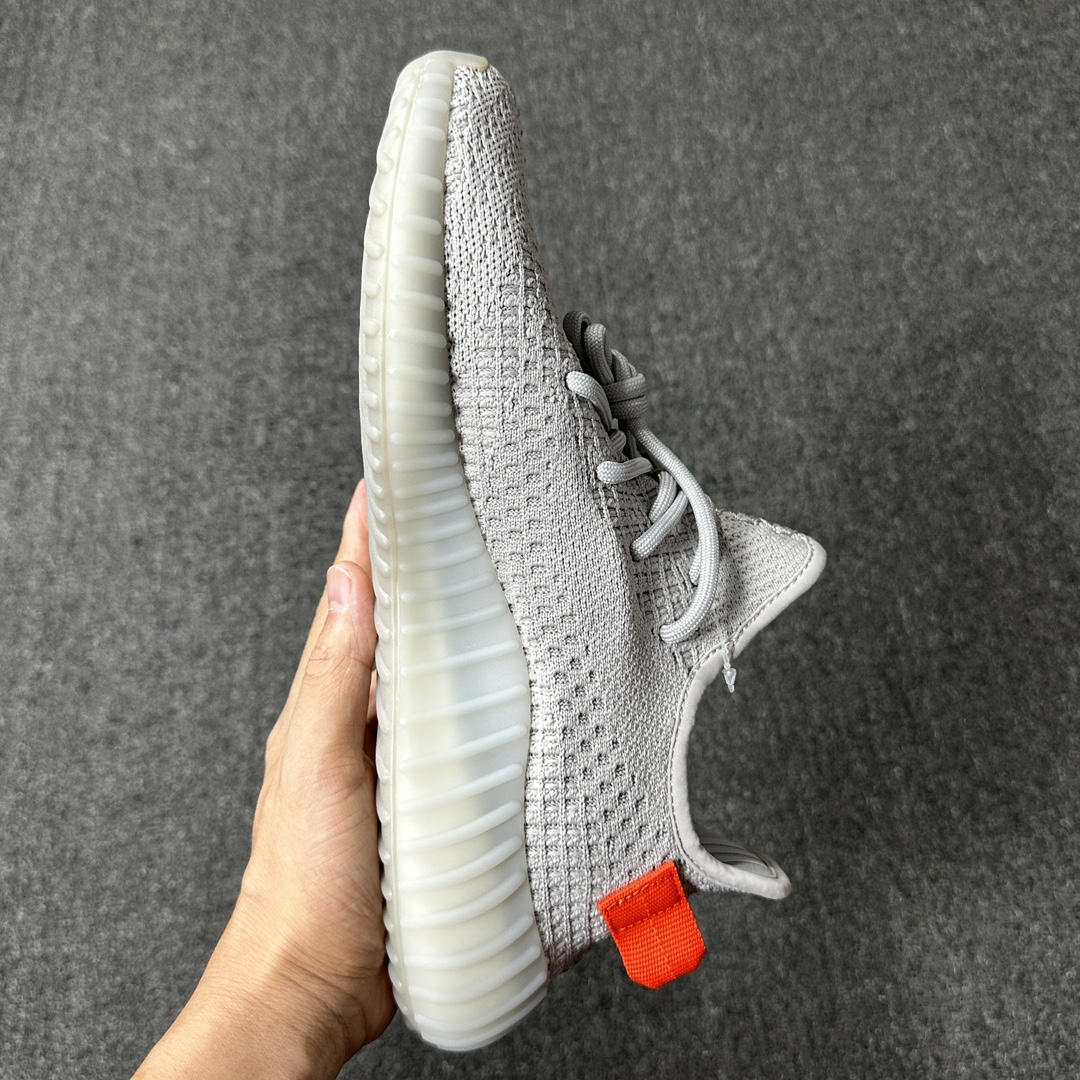 Yeezy尾灯鞋码36-48总裁L版