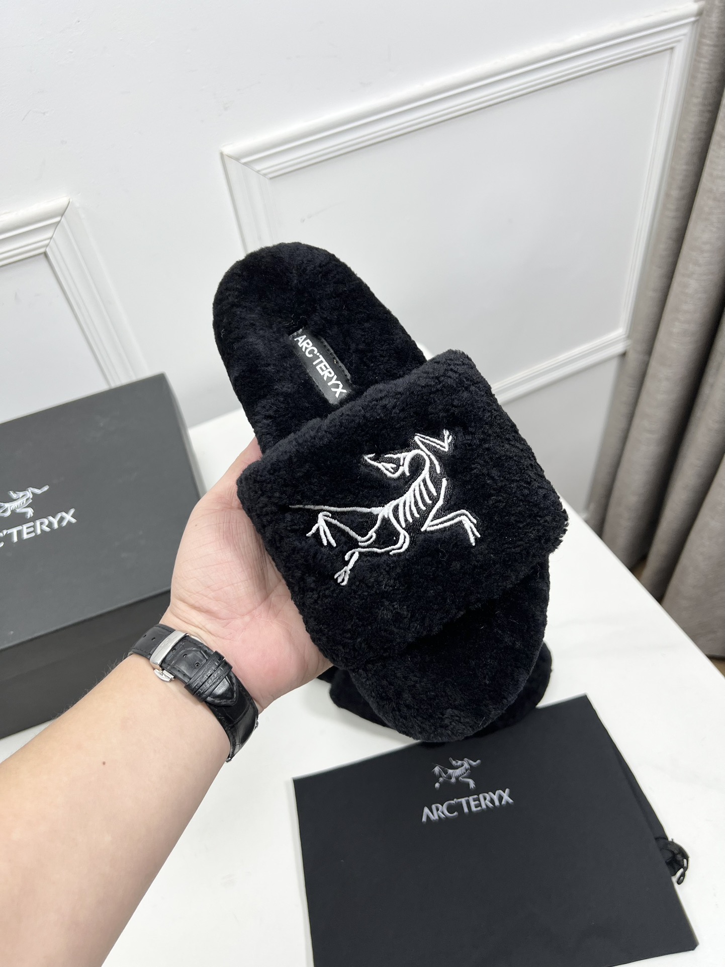 Arcteryx: Luxurious Lamb Wool Stocking for Cold Weather Fashionistas. - 图片 3