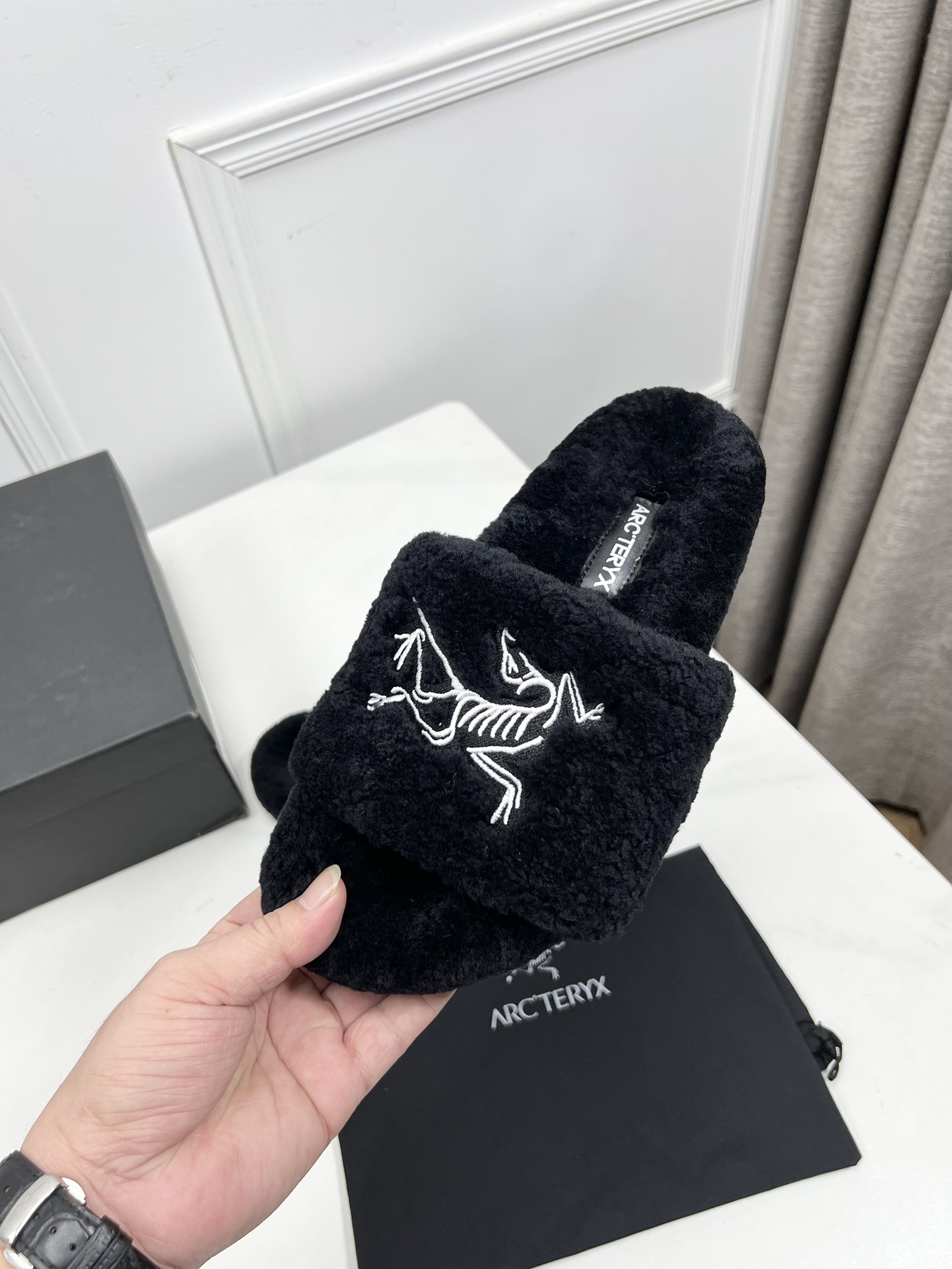 Arcteryx: Luxurious Lamb Wool Stocking for Cold Weather Fashionistas. - 图片 4