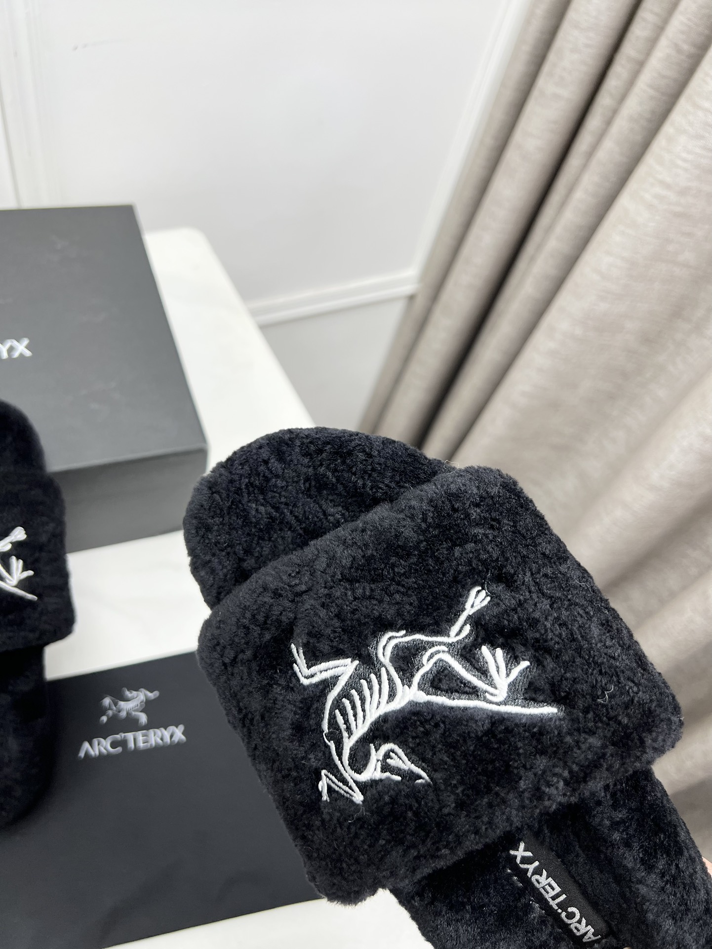 Arcteryx: Luxurious Lamb Wool Stocking for Cold Weather Fashionistas. - 图片 6