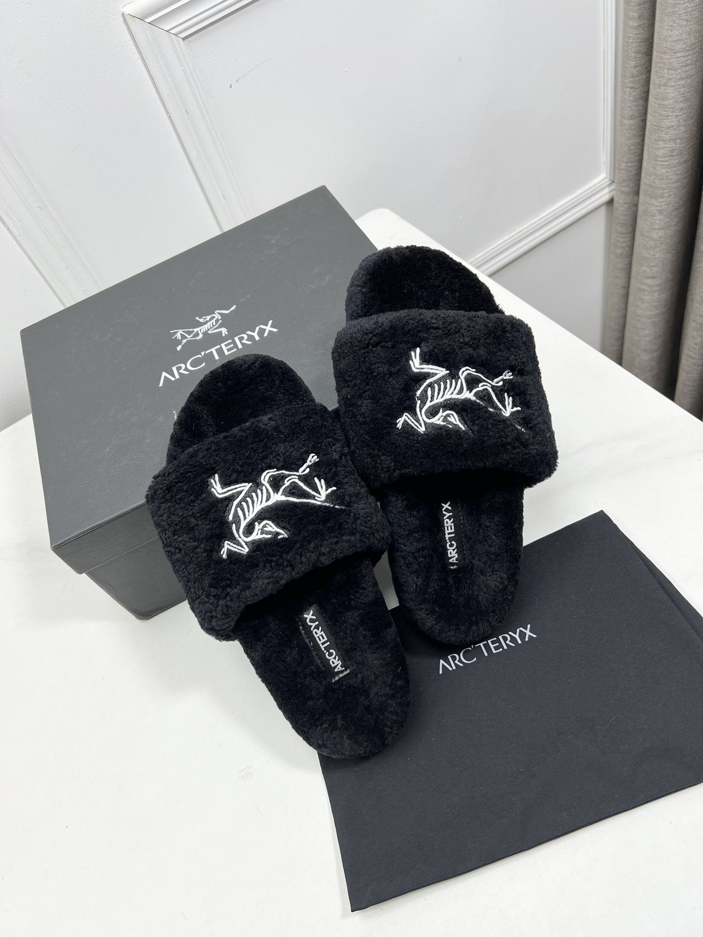 Arcteryx: Luxurious Lamb Wool Stocking for Cold Weather Fashionistas. - 图片 5
