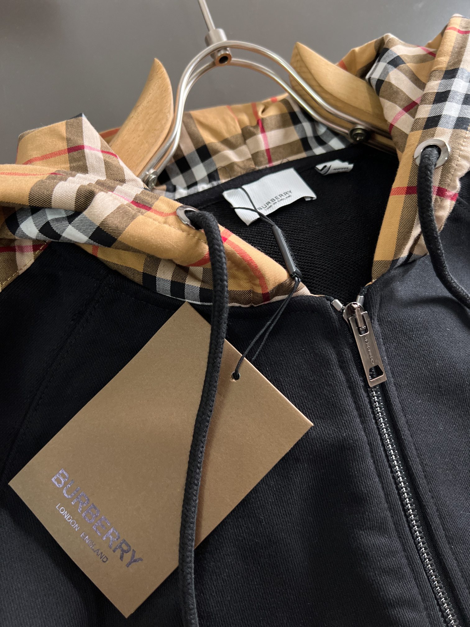 Stylish Burberry Black Zip-Up Hoodie with Iconic Check Trim - Versatile & Chic 9 a1694109025891 7010