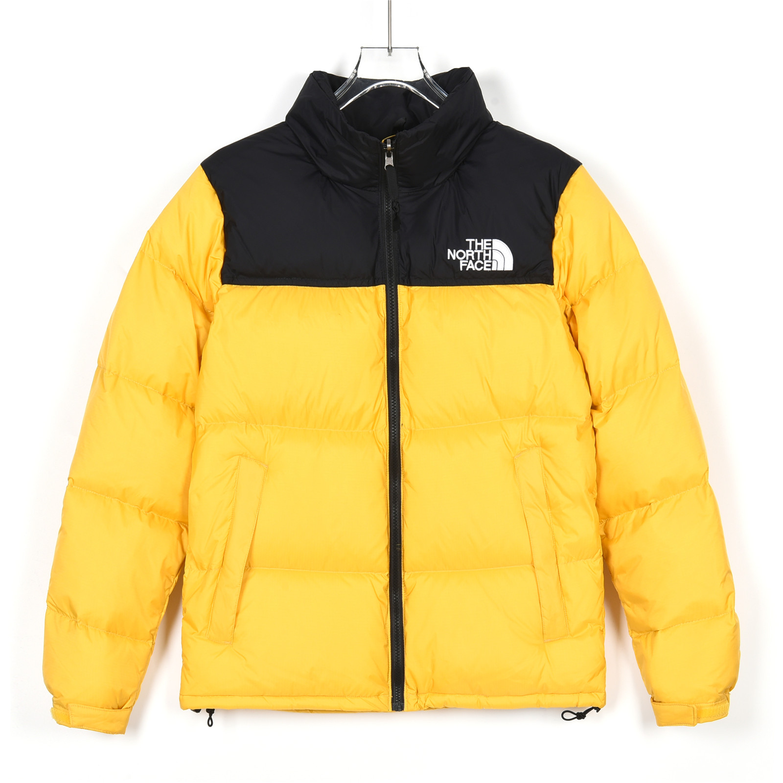 CX专供 独家纯原 羽绒服
【北面】
heNorthFace北面#1996Nuptse 4NCH户外经典羽绒服#男女同款#黄色

✅全新进口百灵达绣花机定制万针电绣，采用进口7号针，进口绣线，保证每字饱满、立体、清晰，可称最贵绣标！
✅采用国标90白鸭绒填充，保暖性能更出色，轻便不厚重，压缩后的蓬松度恢复性好！
✅原厂定制40D格子四级防水布料，独家采用最新原版一致布料做法，防止跑绒，并保证手感及膨松度，内里采用尼龙nylon双重双层封禁设计，不会出现任何跑绒现象，内置抽拉绳扣的可调节下摆，可防风防寒！
✅拉链采用吉田YKK原厂定制，刻字清晰，质感完美顺滑，建议比较！
✅辅料及扣子均采用原版一样铜芯弹簧【非市面铁芯弹簧】，可对比了解更多细节，只做市场最高版本！
✅不诋毁，不浮夸，真实且不需要太多文案，因为专注，所以专业！

SIZE: XS  S  M  L  XL  XXL【附:尺码表】