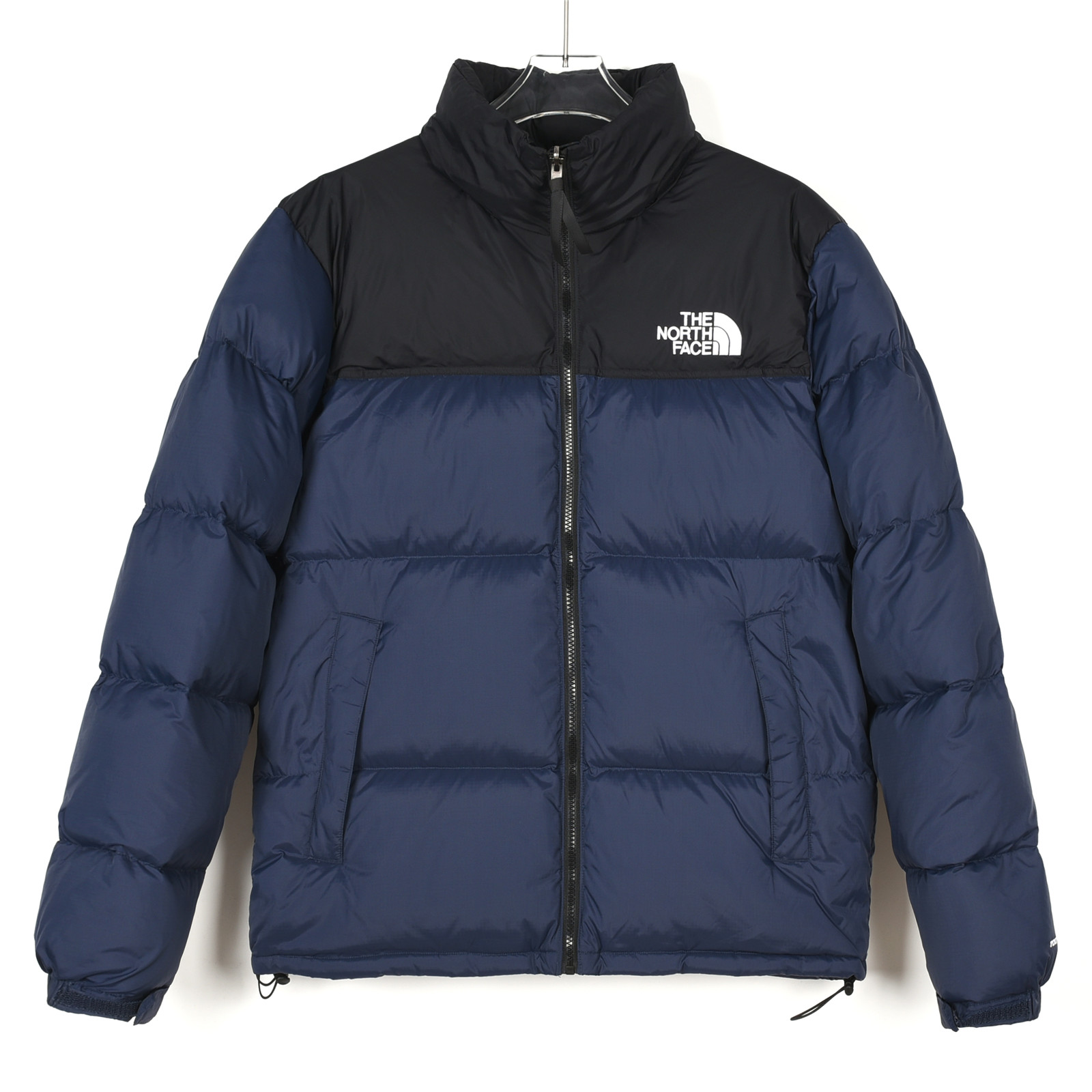 得物官方订单 羽绒服
【北面】
heNorthFace北面#1996Nuptse 4NCH户外经典羽绒服#男女同款#藏青

✅全新进口百灵达绣花机定制万针电绣，采用进口7号针，进口绣线，保证每字饱满、立体、清晰，可称最贵绣标！
✅采用国标90白鸭绒填充，保暖性能更出色，轻便不厚重，压缩后的蓬松度恢复性好！
✅原厂定制40D格子四级防水布料，独家采用最新原版一致布料做法，防止跑绒，并保证手感及膨松度，内里采用尼龙nylon双重双层封禁设计，不会出现任何跑绒现象，内置抽拉绳扣的可调节下摆，可防风防寒！
✅拉链采用吉田YKK原厂定制，刻字清晰，质感完美顺滑，建议比较！
✅辅料及扣子均采用原版一样铜芯弹簧【非市面铁芯弹簧】，可对比了解更多细节，只做市场最高版本！
✅不诋毁，不浮夸，真实且不需要太多文案，因为专注，所以专业！

SIZE: XS  S  M  L  XL  XXL【附:尺码表】