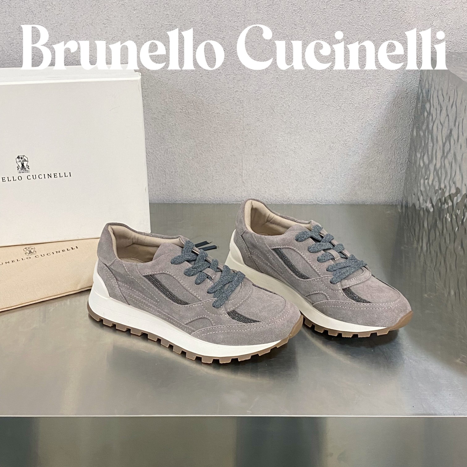 最高版本zbdbs                        Brunello Cucinelli                       布鲁内罗·库奇内利                                年新款女士镶珠系带低帮运动鞋珍贵细节与精美对比彰显着这些