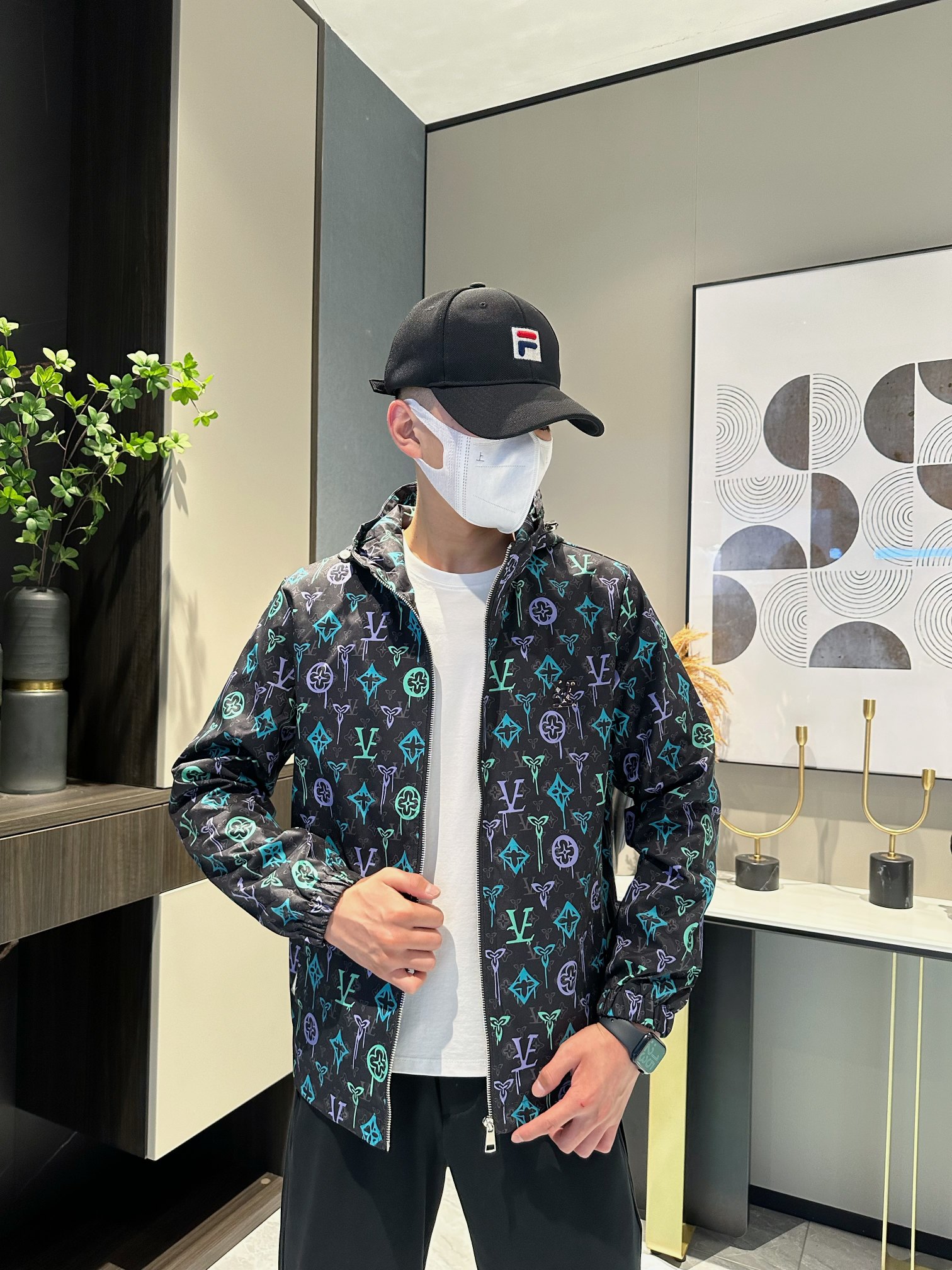 NO:734075,A hot item for spring, LV original hardware with all three standards!  2026ss spring and winter latest high-end customized jacket, digitally printed brand letter logo pattern on the body, sold simultaneously on the official website, unique style zipper pocket design, hardware accessories logo, using counter-customized fabrics, the most popular fashion style elements, the upper body effect is super handsome!  Size M-XXXL (please state your height and weight when placing an order),,louis vuitton,jackets & coats,jackets & coats,19860909开春爆款,LV原版五金三标齐全！2026ss春冬最新高端定制夹克外套,衣身数码印花品牌字母标志图案,官网同步发售,独特风格拉链口袋设计,五金配件Logo标志,采用专柜定制面料,最流行时尚风格元素路线,上身效果超帅气！码数M-XXXL（下单请报身高体重）,,louis vuitton,jackets & coats,jackets & coats,,Men's clothing