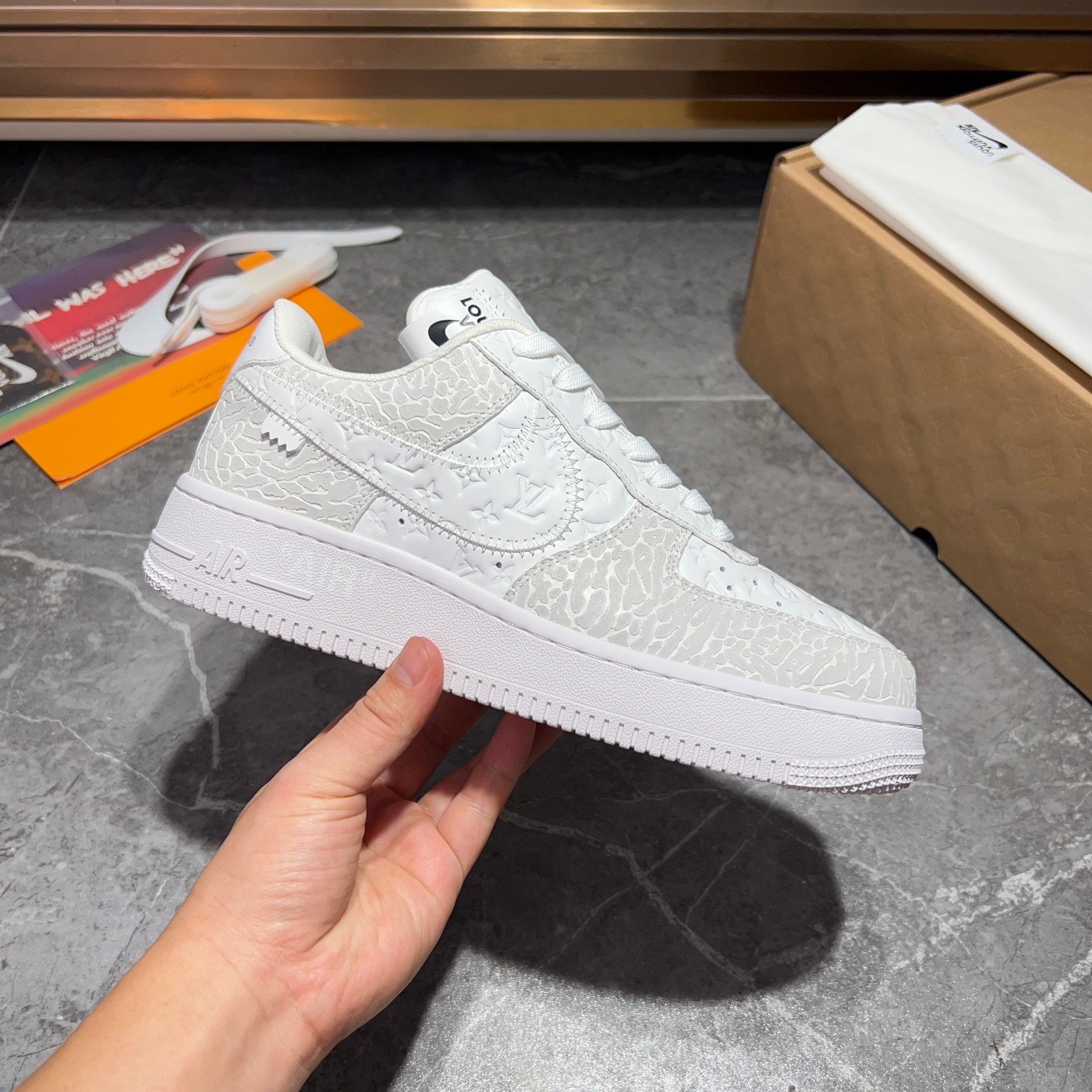 Los mejores modelos conjuntos de Louis Vuitton x x Nike, la idea de diseño es básicamente una contin