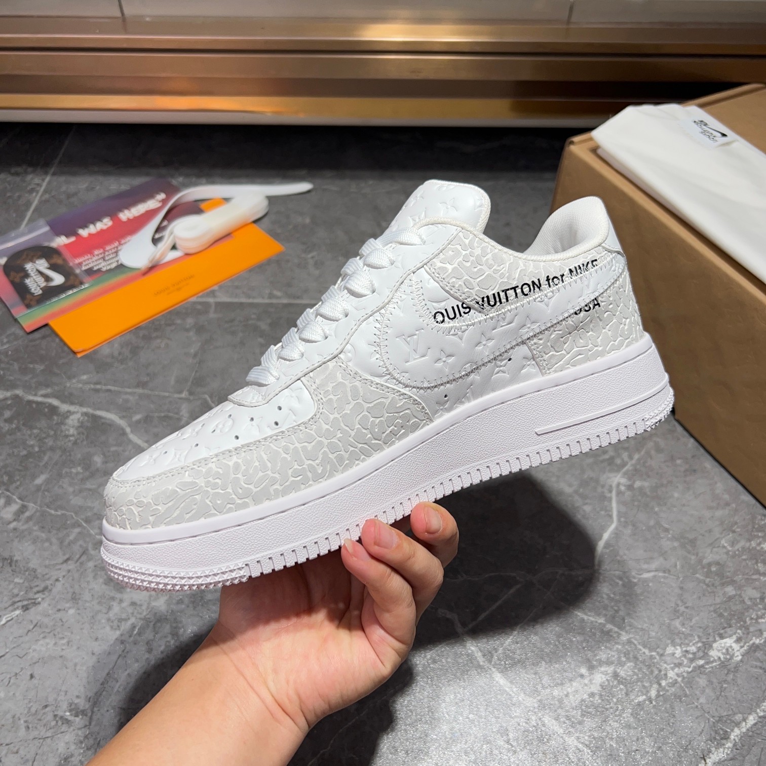 Los mejores modelos conjuntos de Louis Vuitton x x Nike, la idea de diseño es básicamente una contin