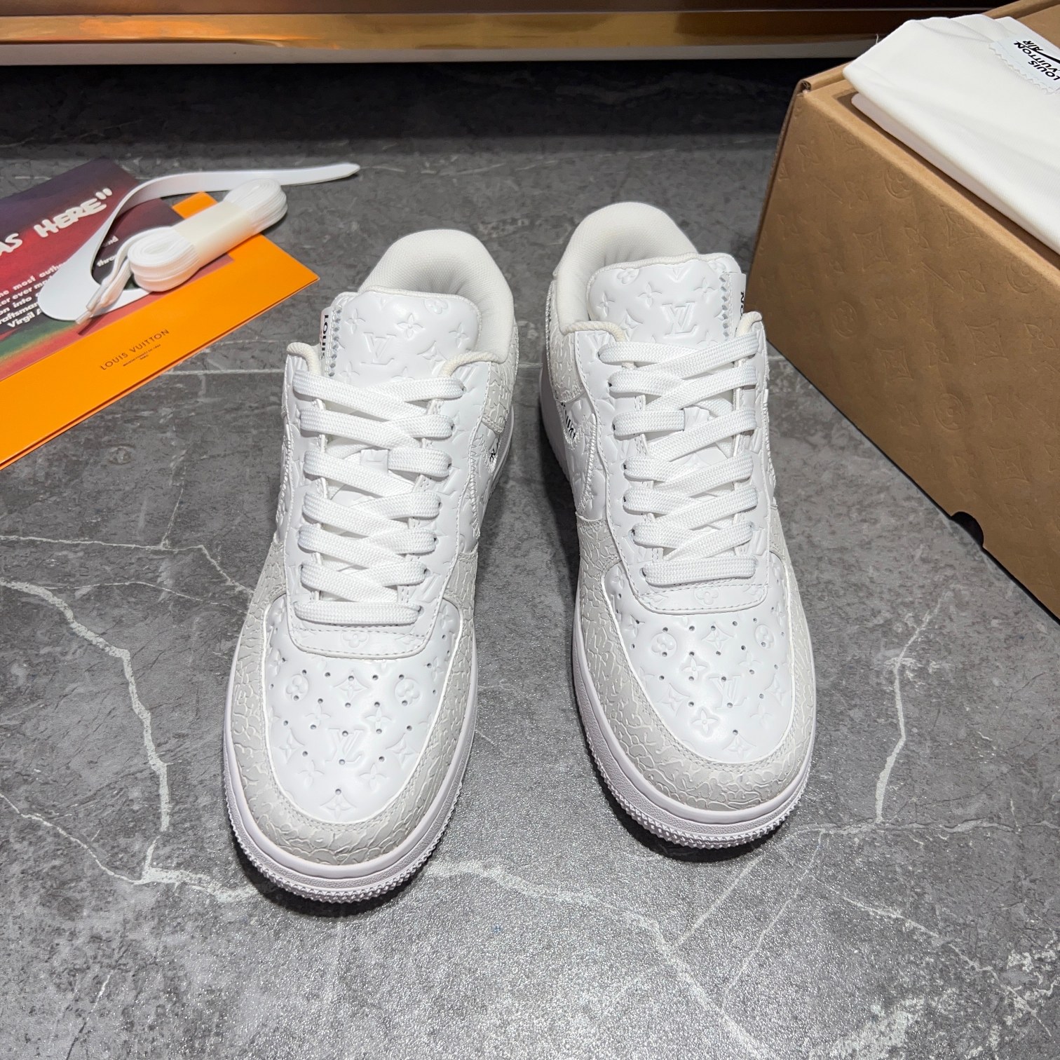 Los mejores modelos conjuntos de Louis Vuitton x x Nike, la idea de diseño es básicamente una contin