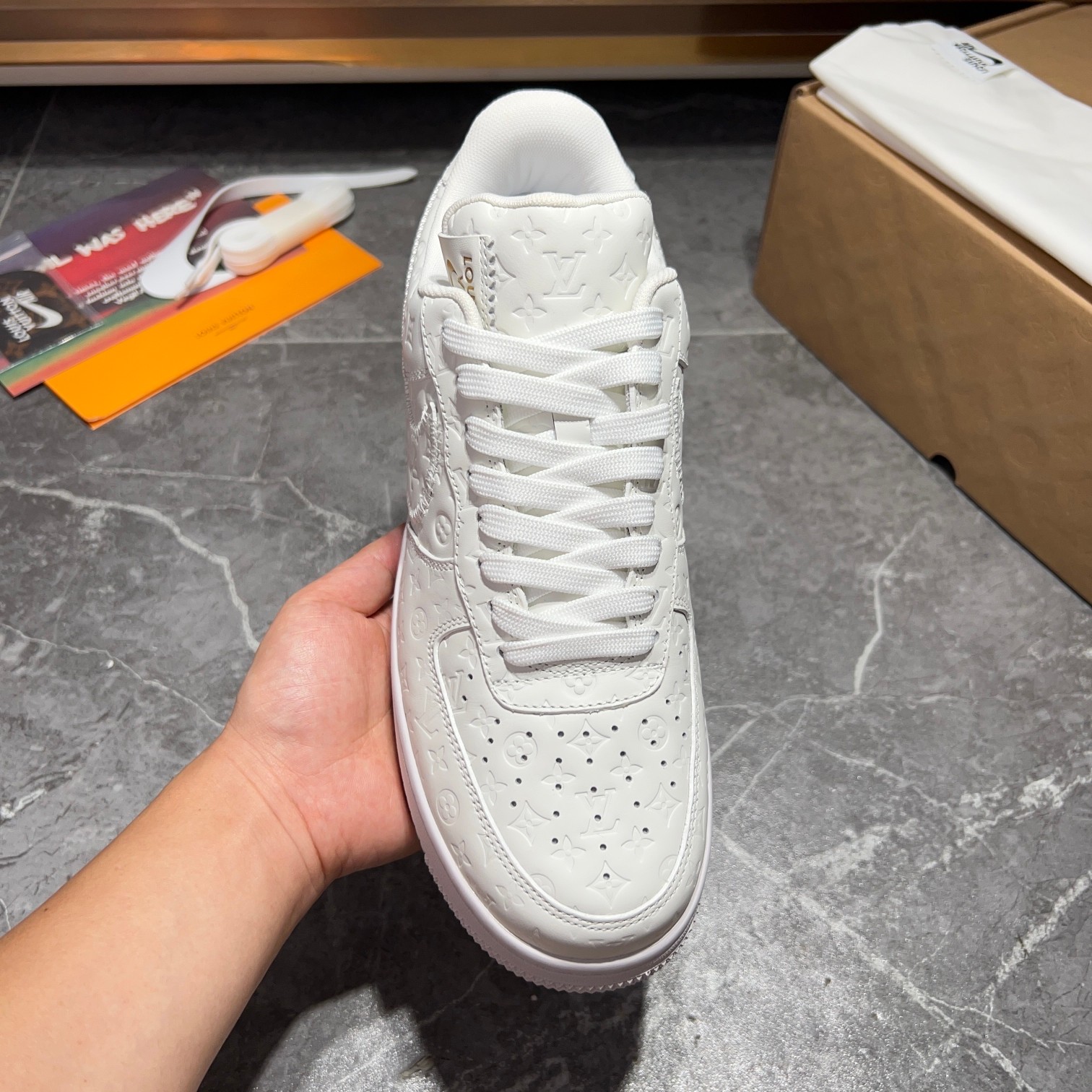 Los mejores modelos conjuntos de Louis Vuitton x x Nike, la idea de diseño es básicamente una contin