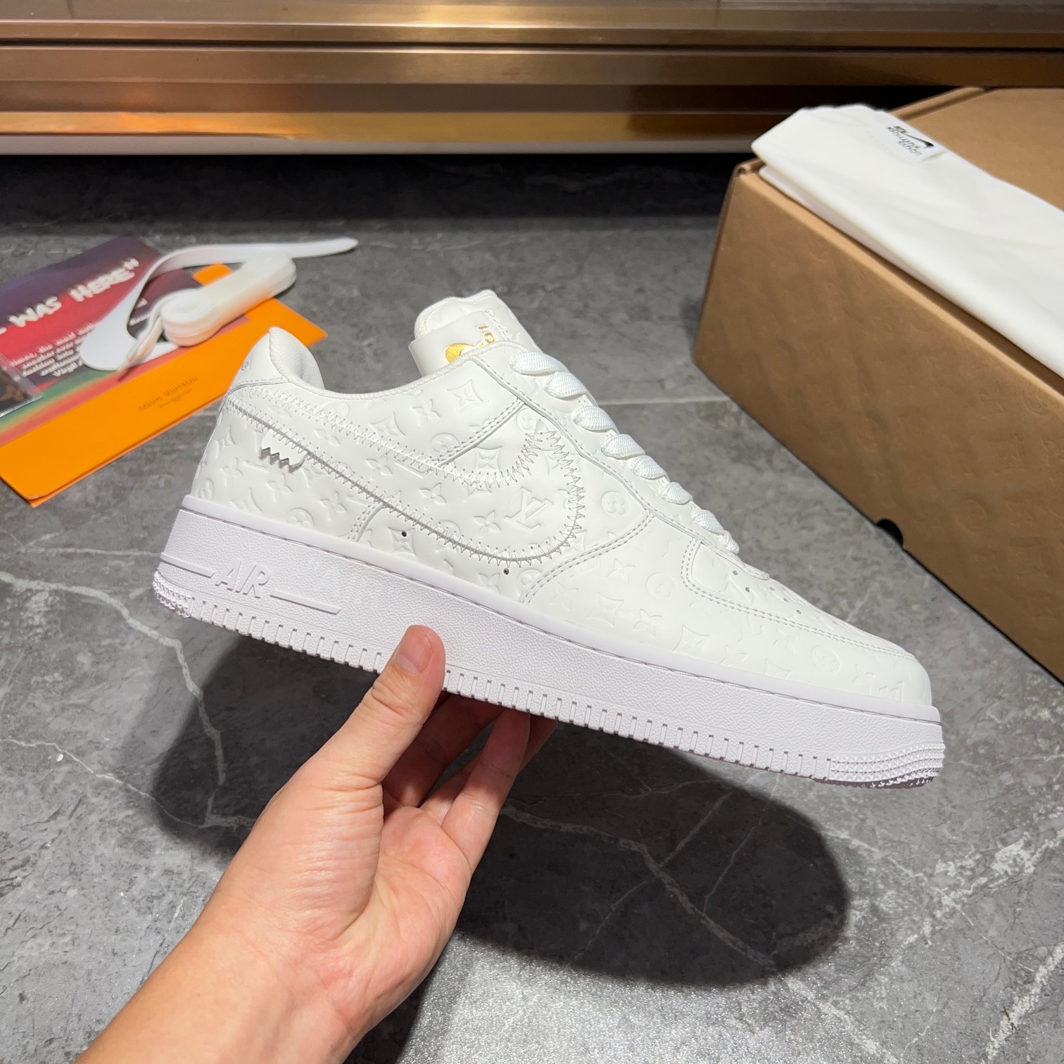 Los mejores modelos conjuntos de Louis Vuitton x x Nike, la idea de diseño es básicamente una contin
