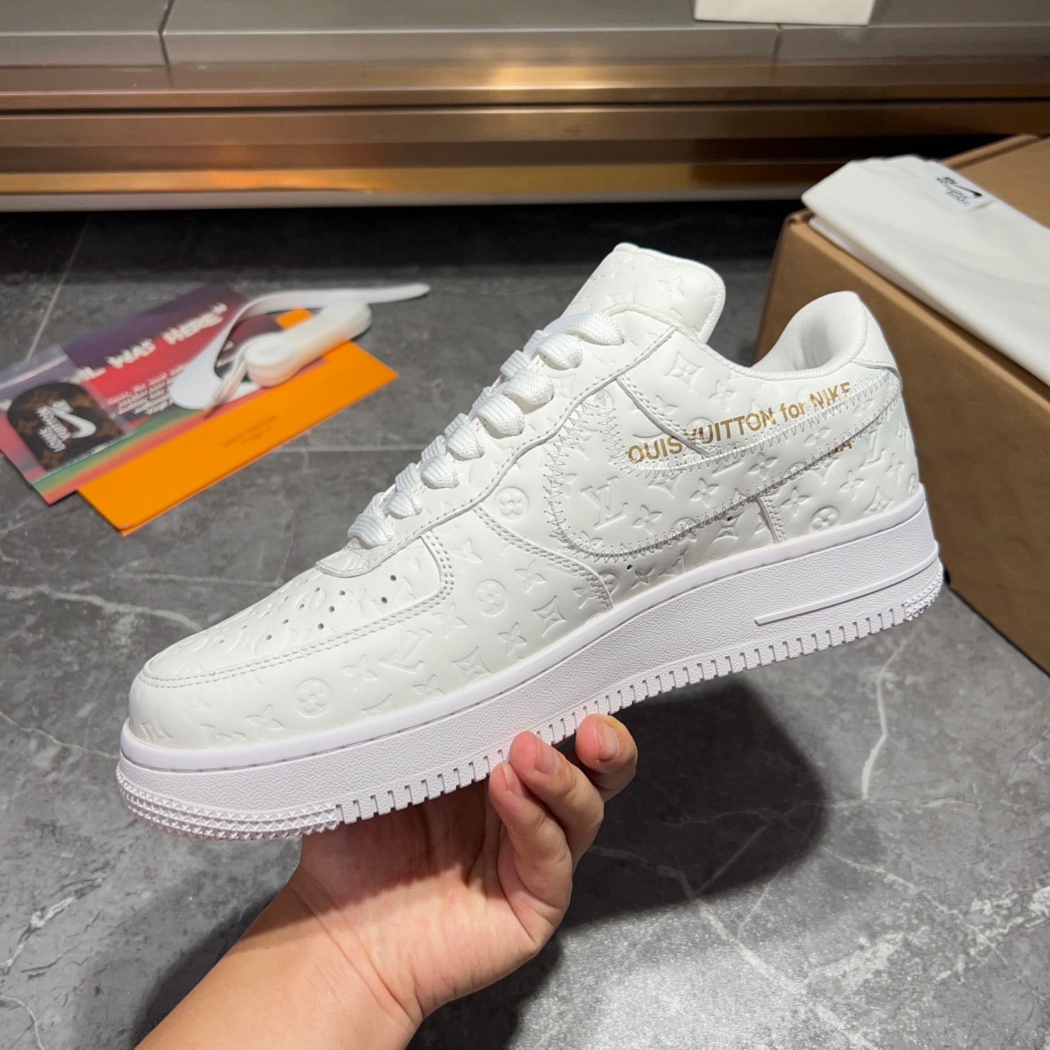 Los mejores modelos conjuntos de Louis Vuitton x x Nike, la idea de diseño es básicamente una contin