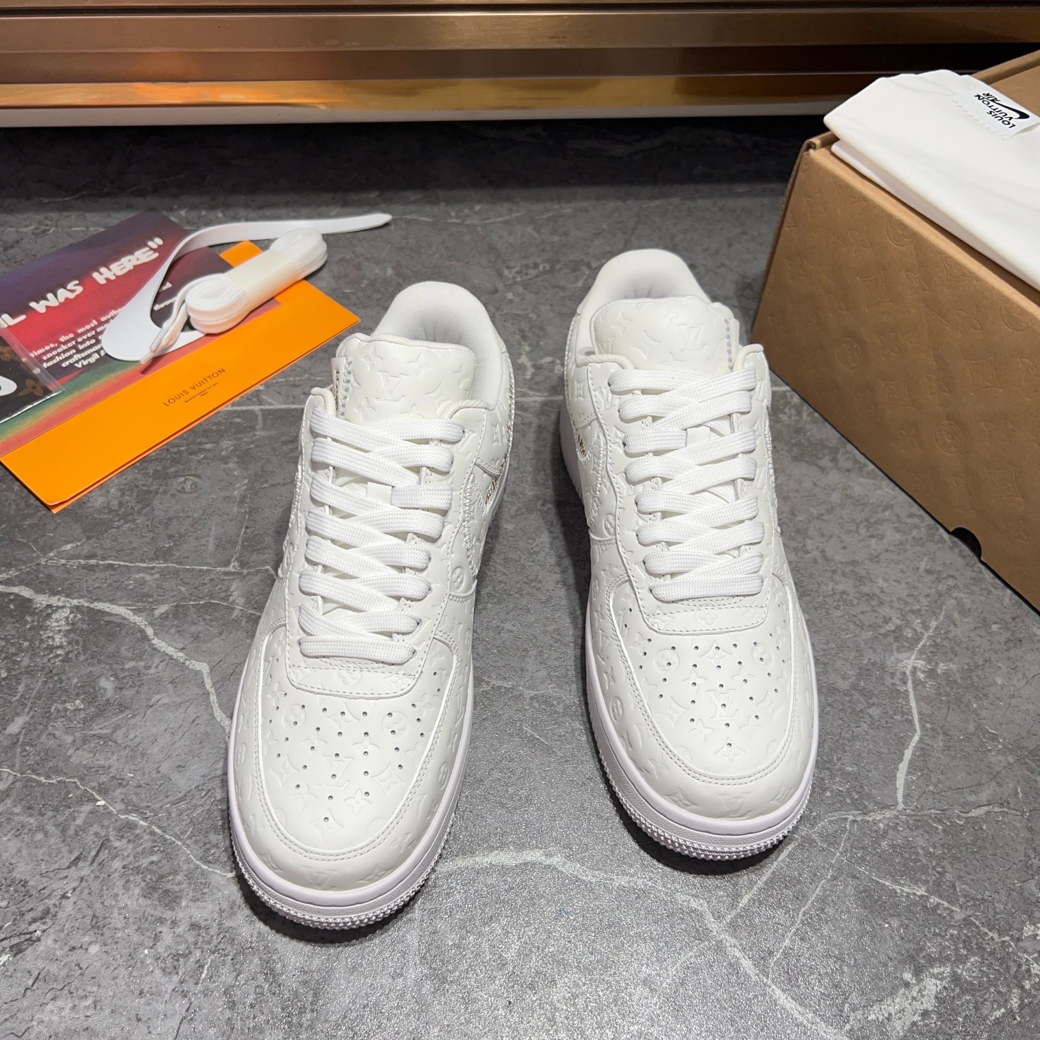 Los mejores modelos conjuntos de Louis Vuitton x x Nike, la idea de diseño es básicamente una contin