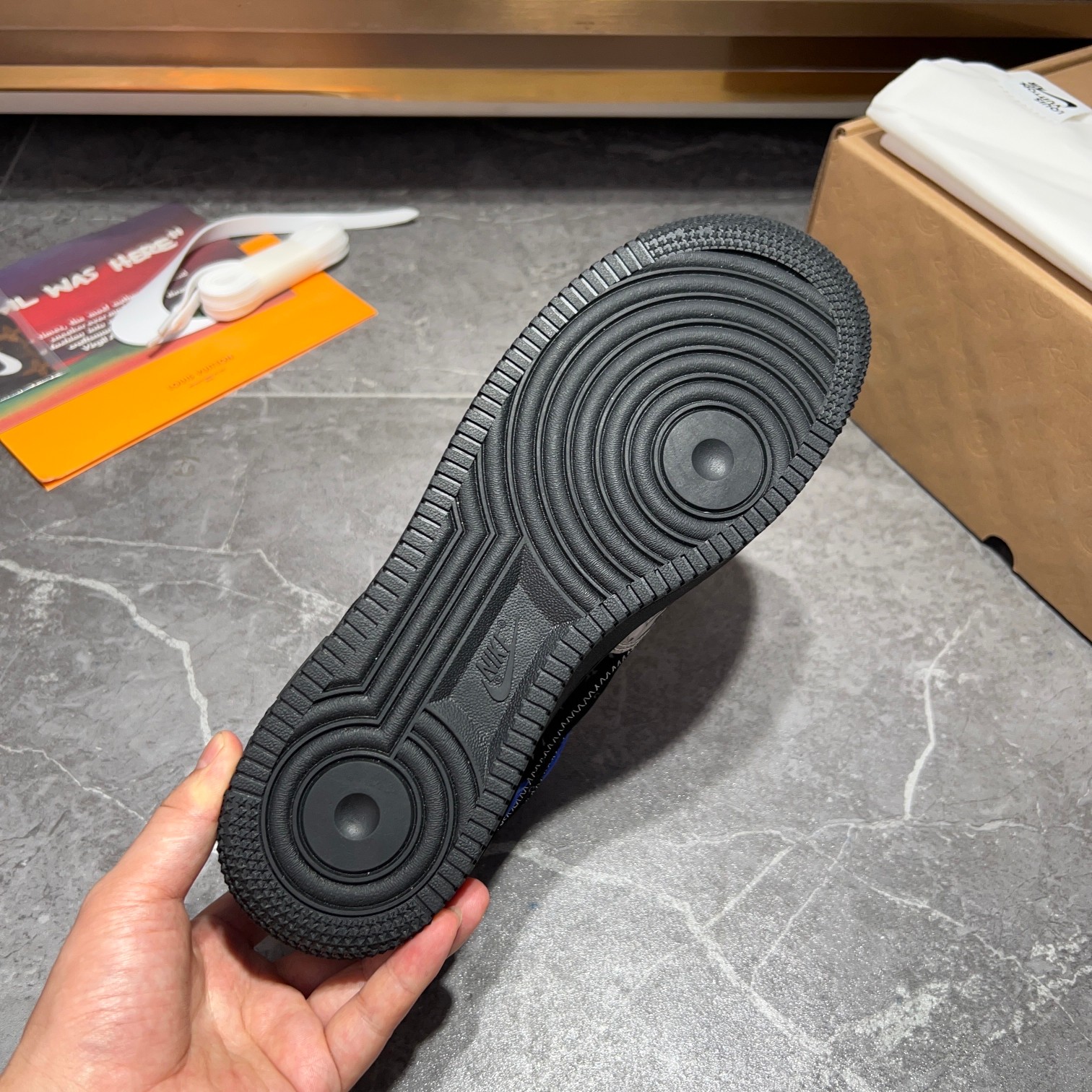 Los mejores modelos conjuntos de Louis Vuitton x x Nike, la idea de diseño es básicamente una contin