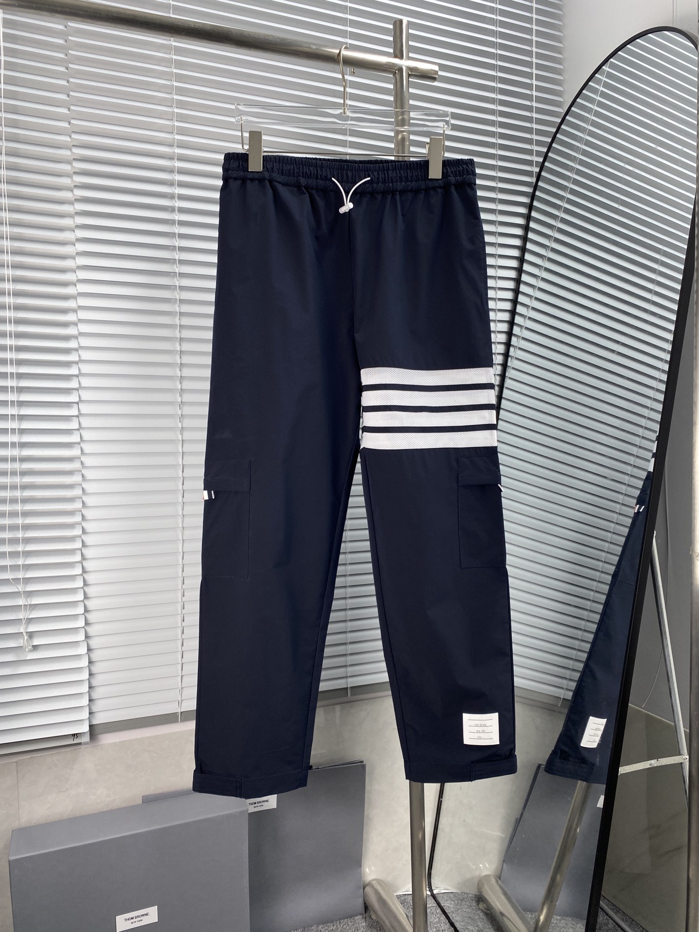 THOM BROWNE｜Pantalones largos de abrigo con cuatro rayas y protección solar, tejido de nailon ligero y resistente a la …