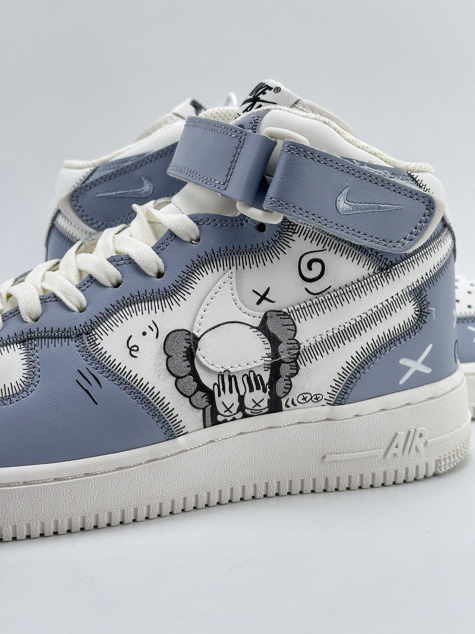 280 Nike Air Force 1 Mid 07 x Kaws 联名涂鸦 CW2308-211