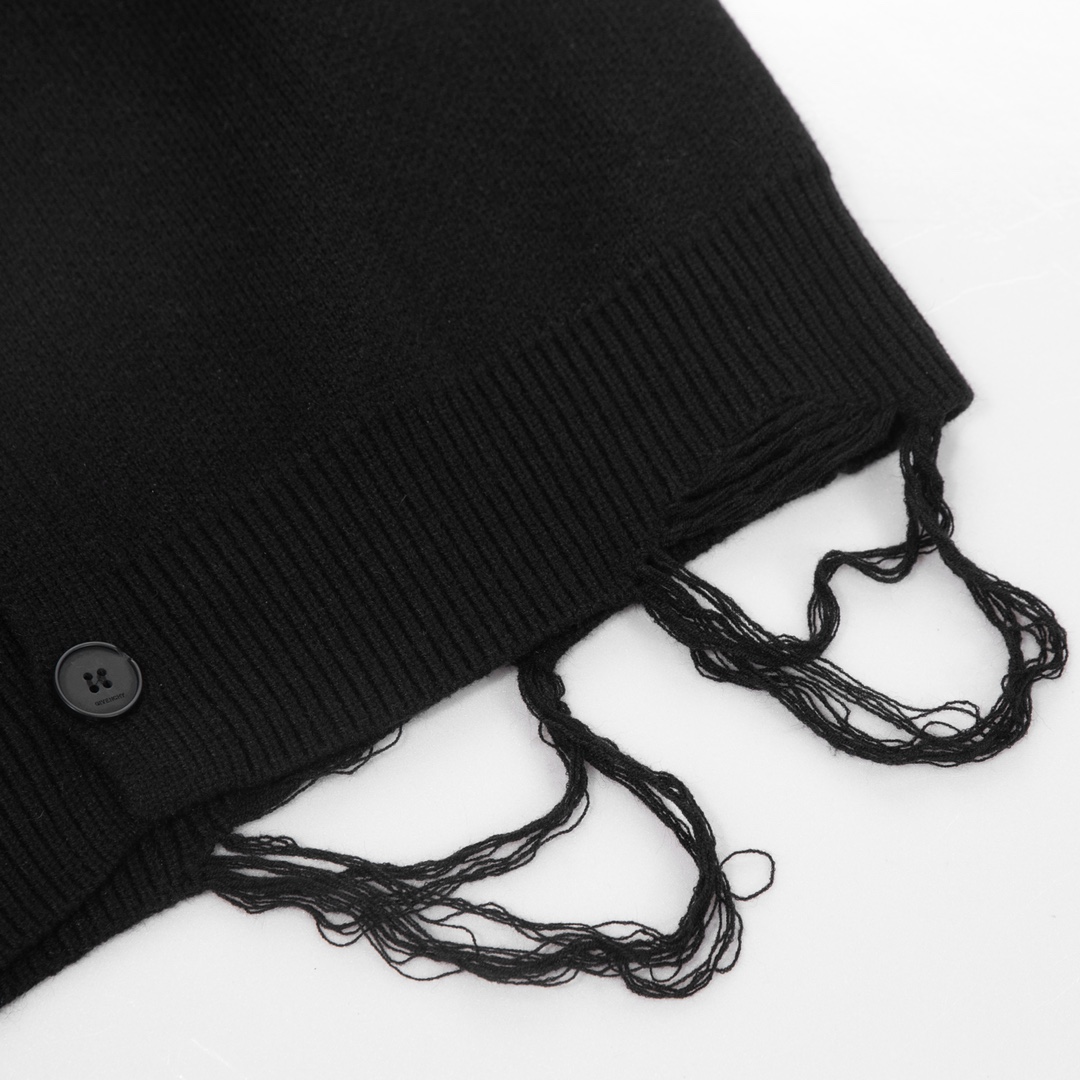 Givenchy M36 Nylon Bag Collection with Custom Sheep Yarns and Imported Flower-Picking Machines - 图片 5