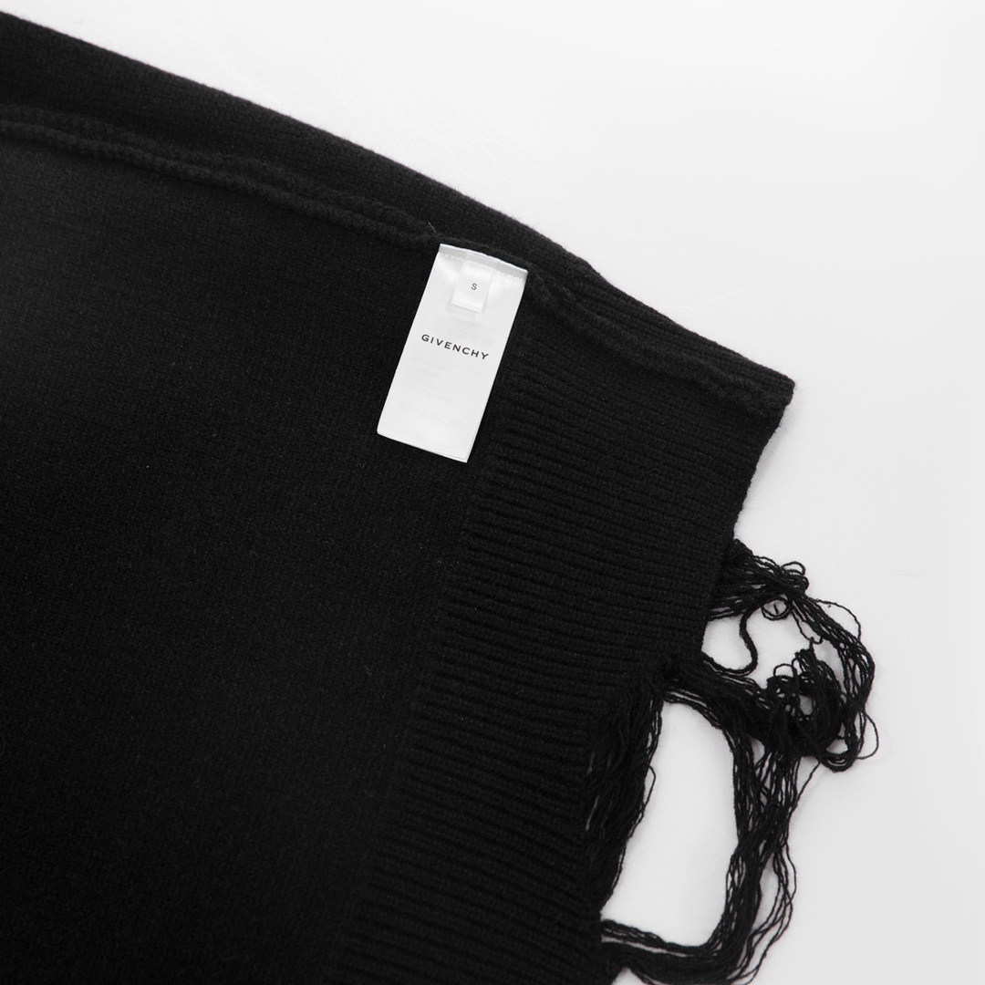 Givenchy M36 Nylon Bag Collection with Custom Sheep Yarns and Imported Flower-Picking Machines - 图片 9