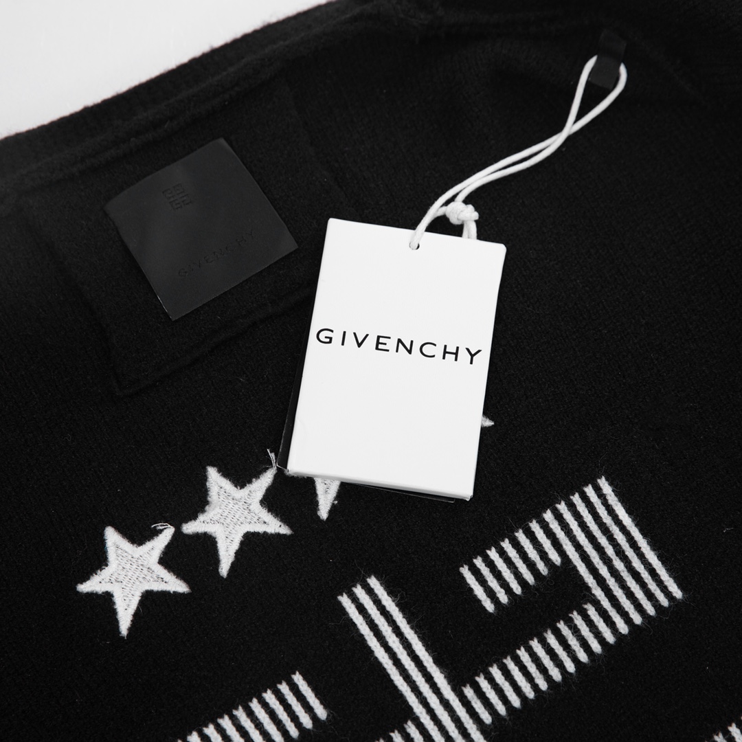 Givenchy M36 Nylon Bag Collection with Custom Sheep Yarns and Imported Flower-Picking Machines - 图片 8