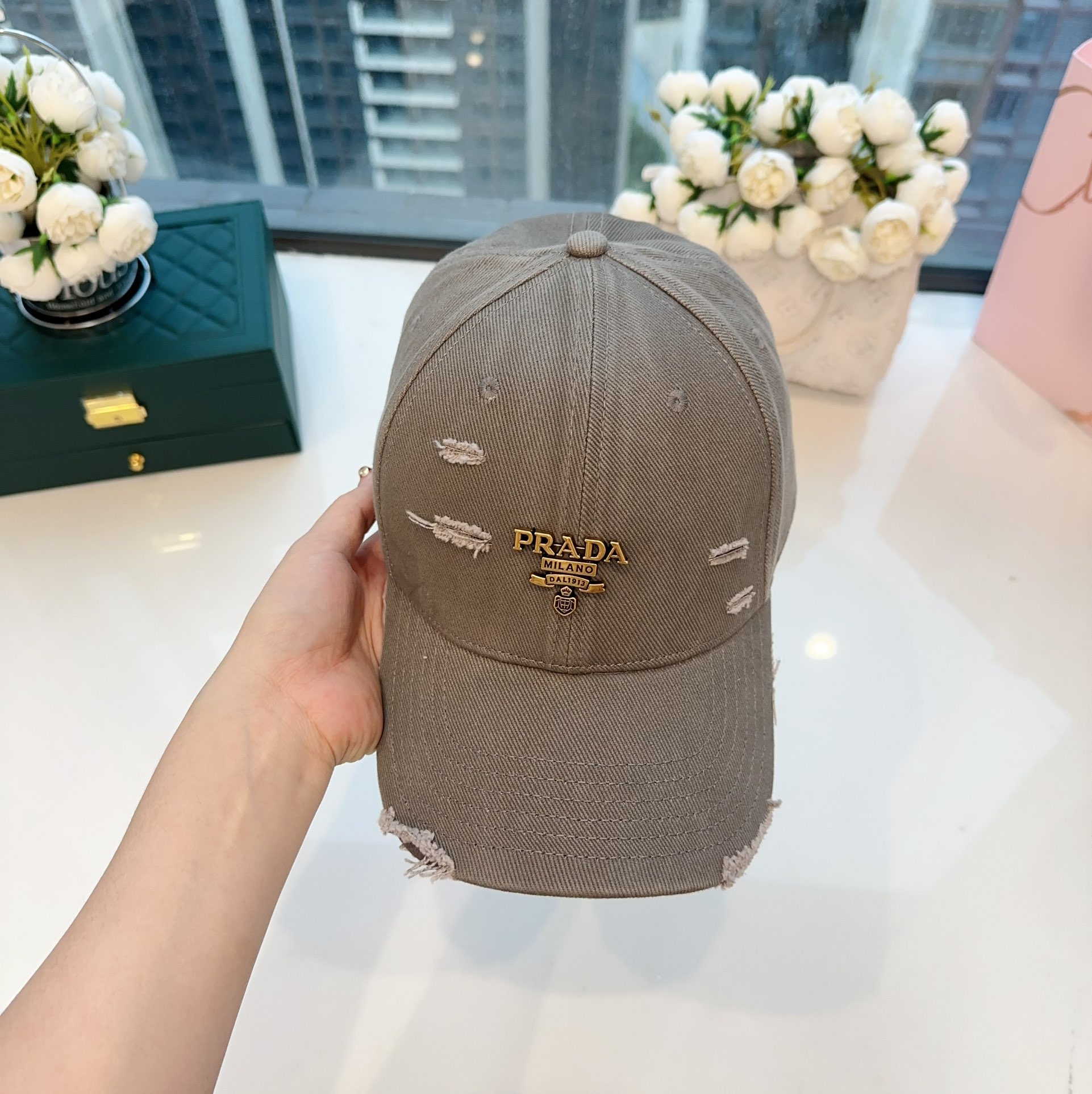 [Prada Hats]Prada Prada autumn and winter new broken hardtop baseball cap Brus