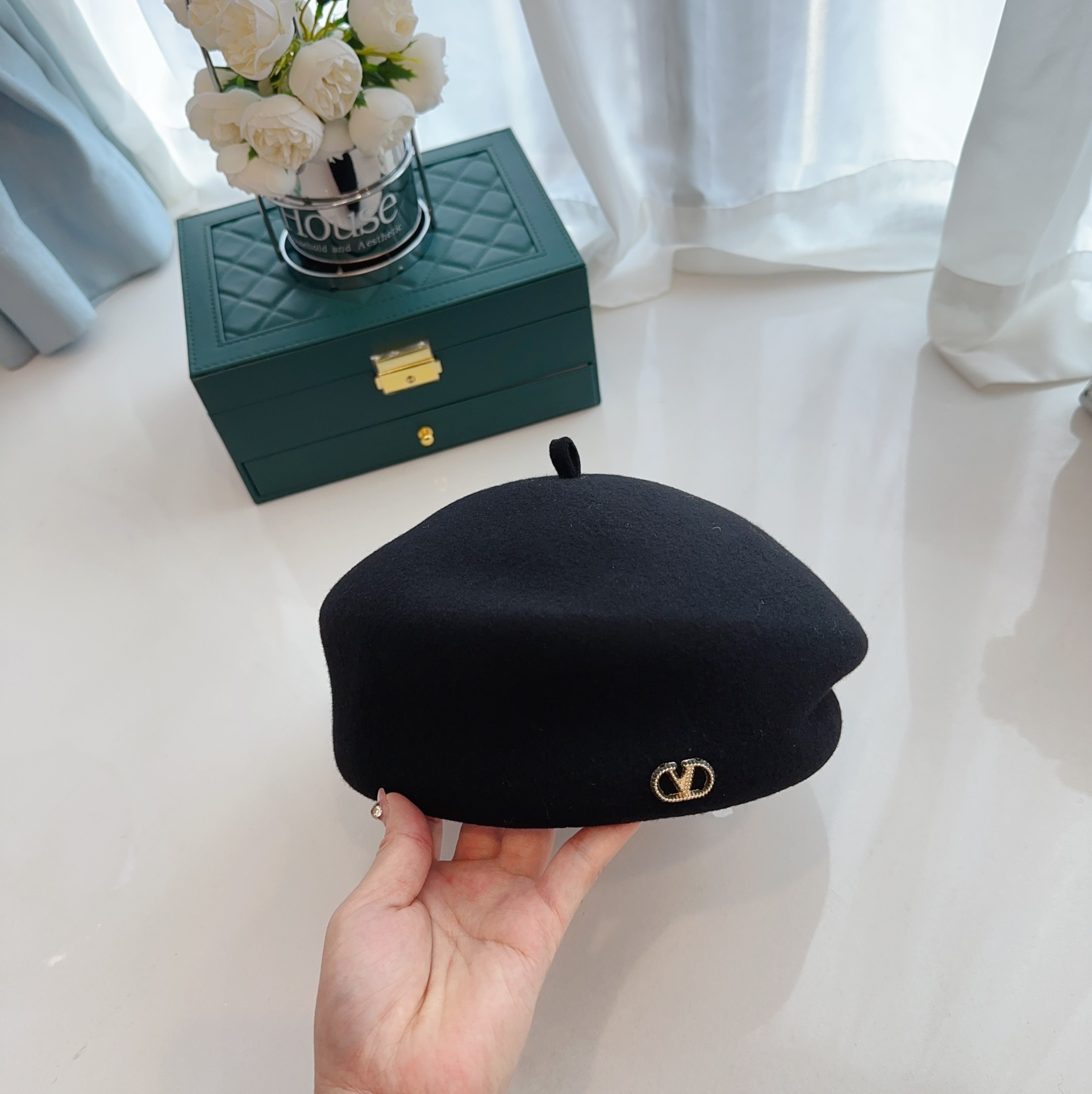 [Valentino Hats] Close your eyes and enter the series
