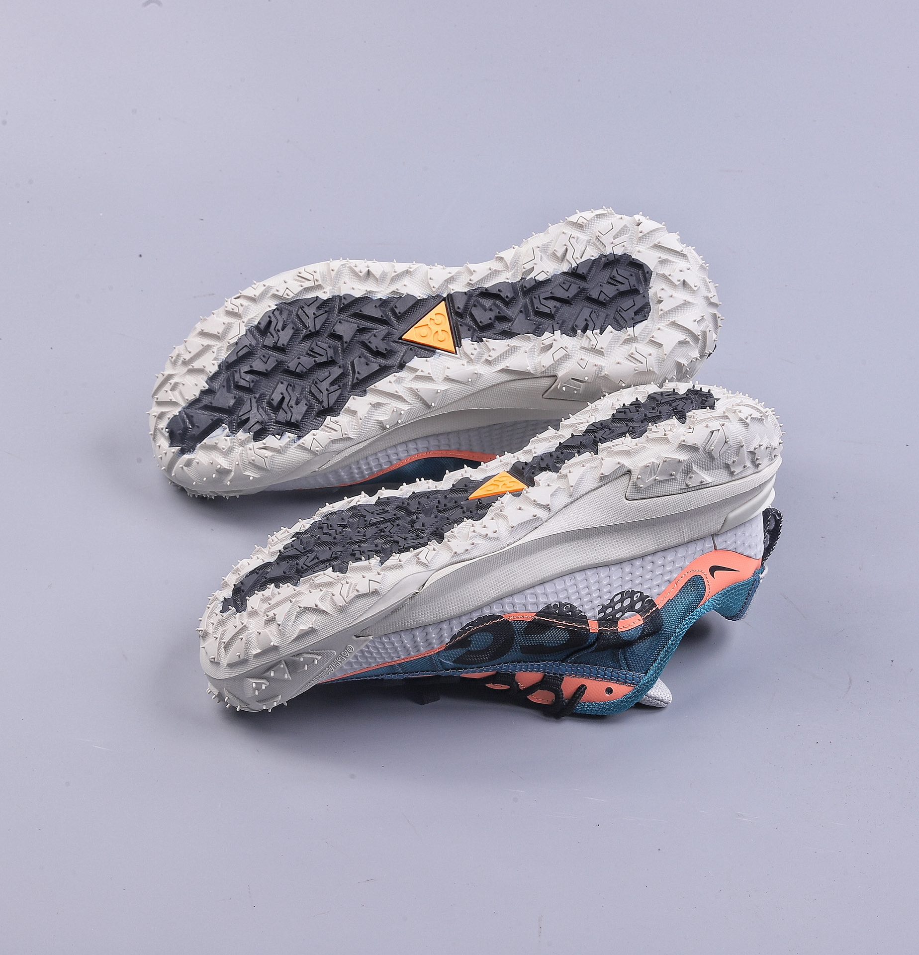 Nike ACG Mountain Fly Low SE 复古潮流户外登山鞋防水慢跑鞋 DY7903-011